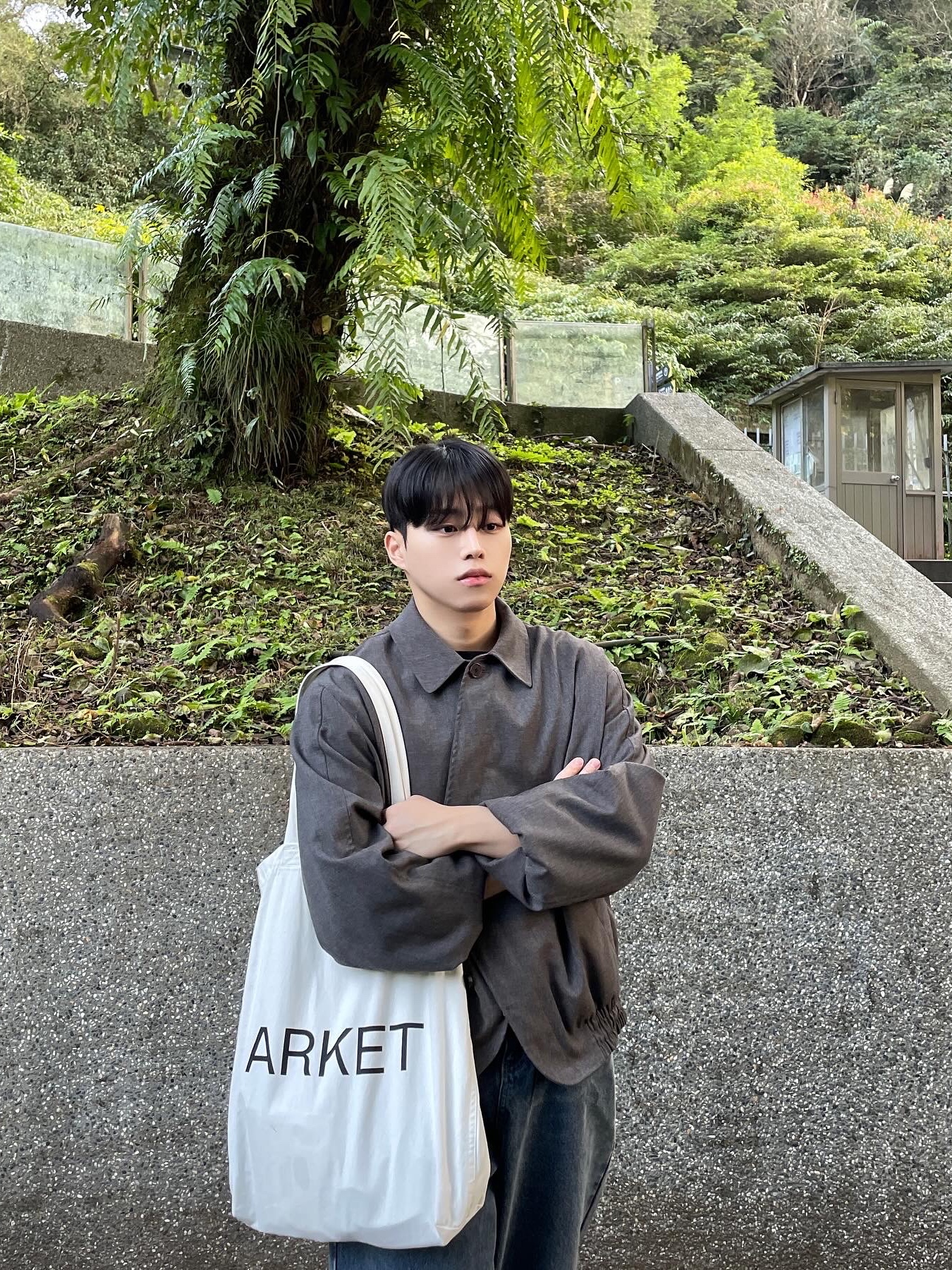 Arket Canvas Tote Bag Off White 착용 스타일