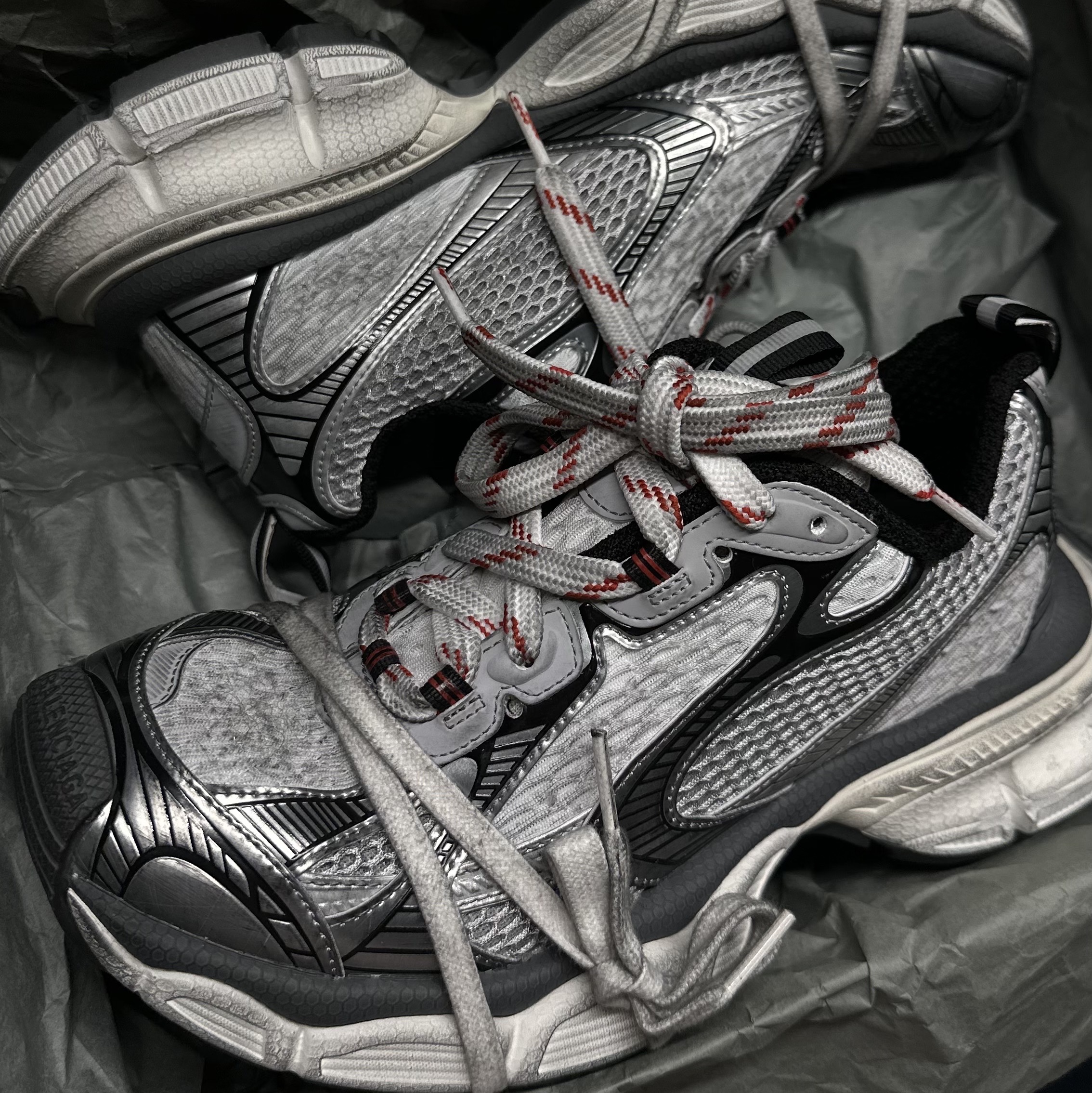 Balenciaga 3XL Sneakers Grey White Red, Balenciaga 3XL Sneakers White Black 착용 스타일 - 1