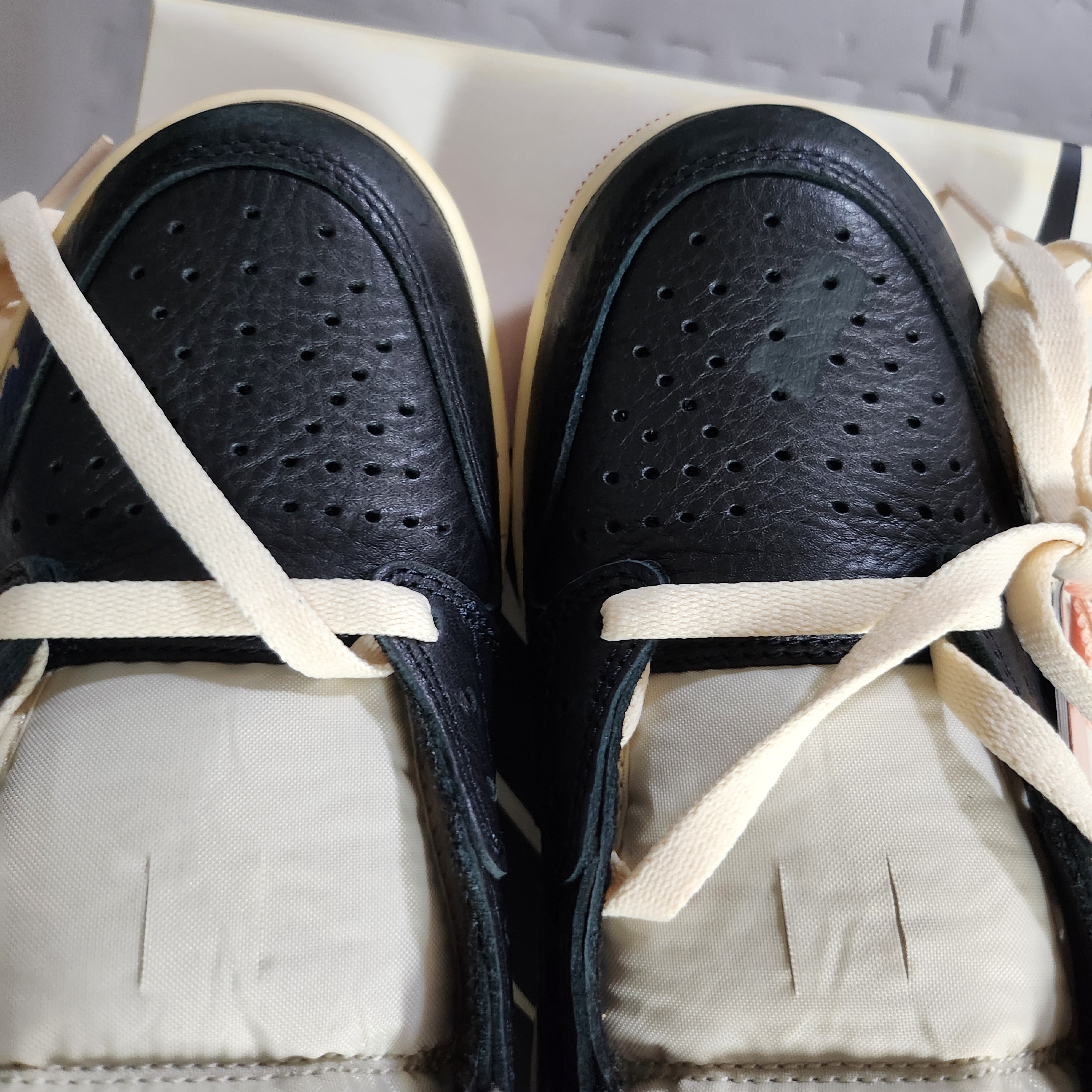 Jordan 1 x Nigel Sylvester Retro Low OG Better With Time 착용 스타일 - 3