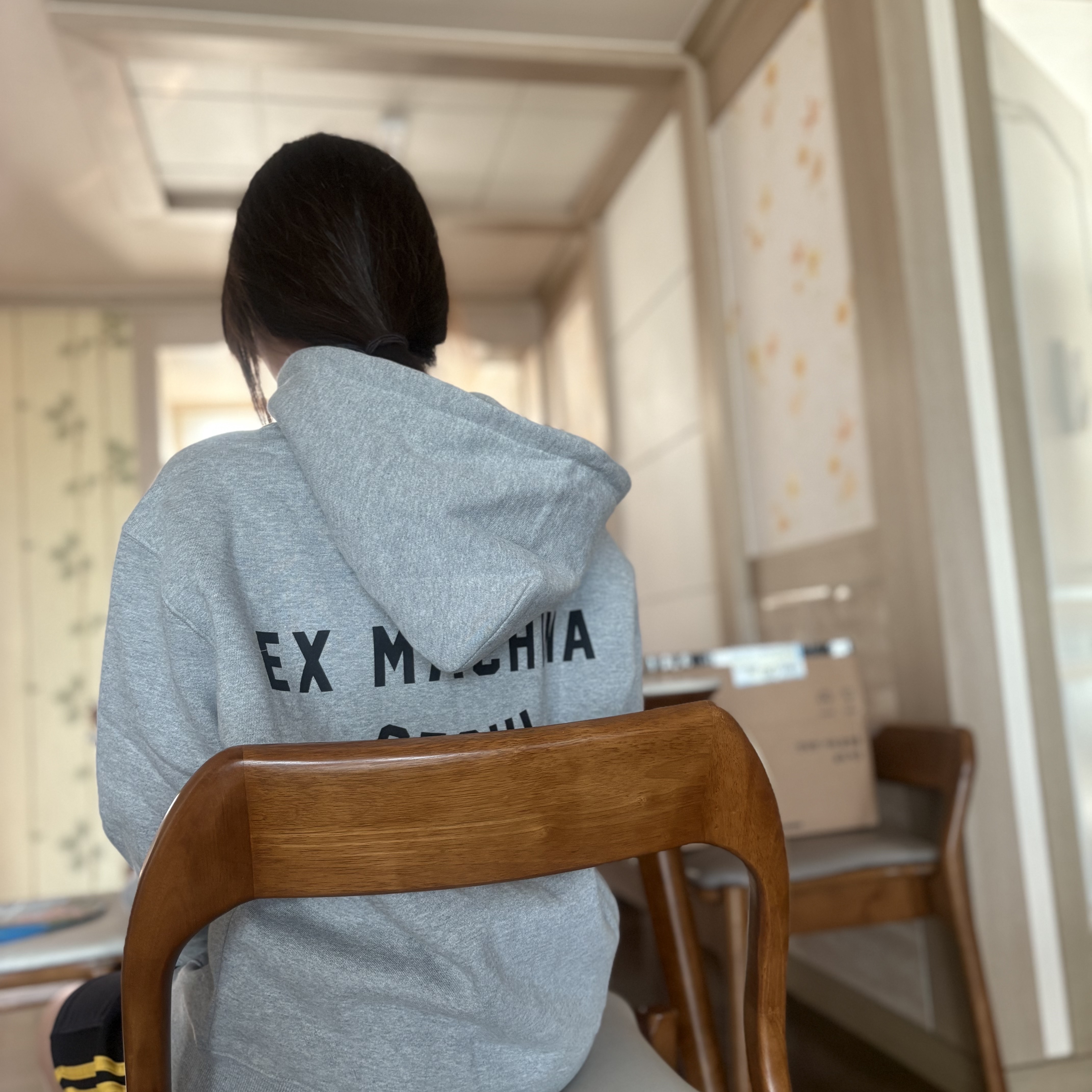 Deus Ex Machina Seoul College Hooded Jacket Grey Heather 착용 스타일 - 2