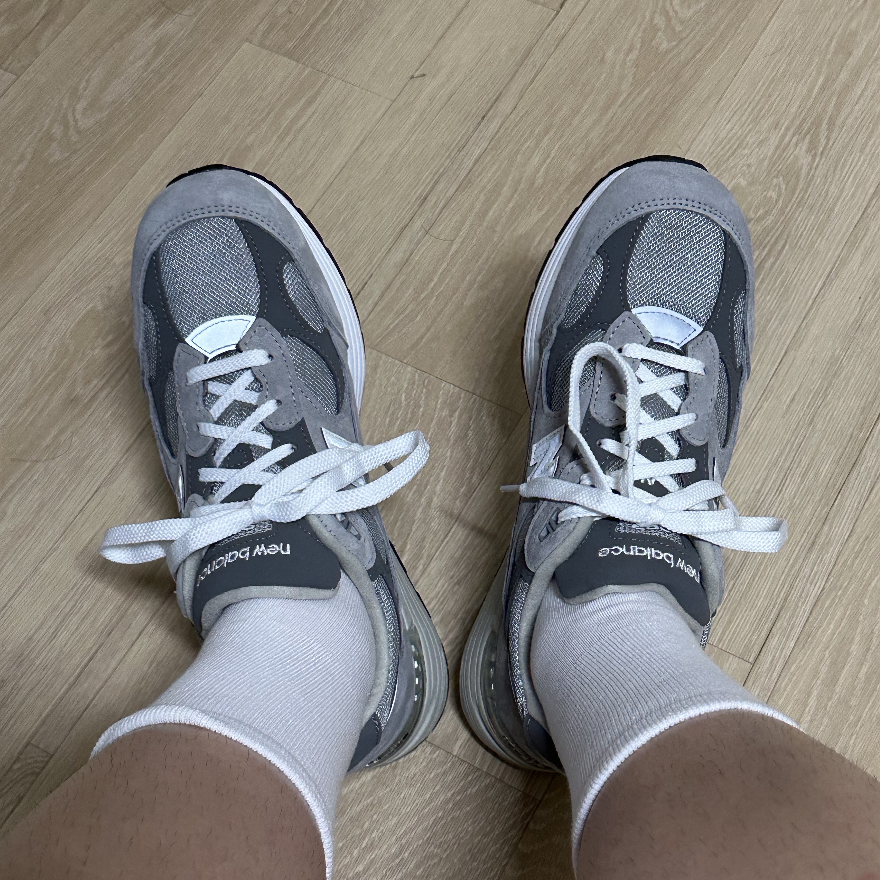 New Balance 992 Made in USA Core Grey Silver Metallic 착용 스타일