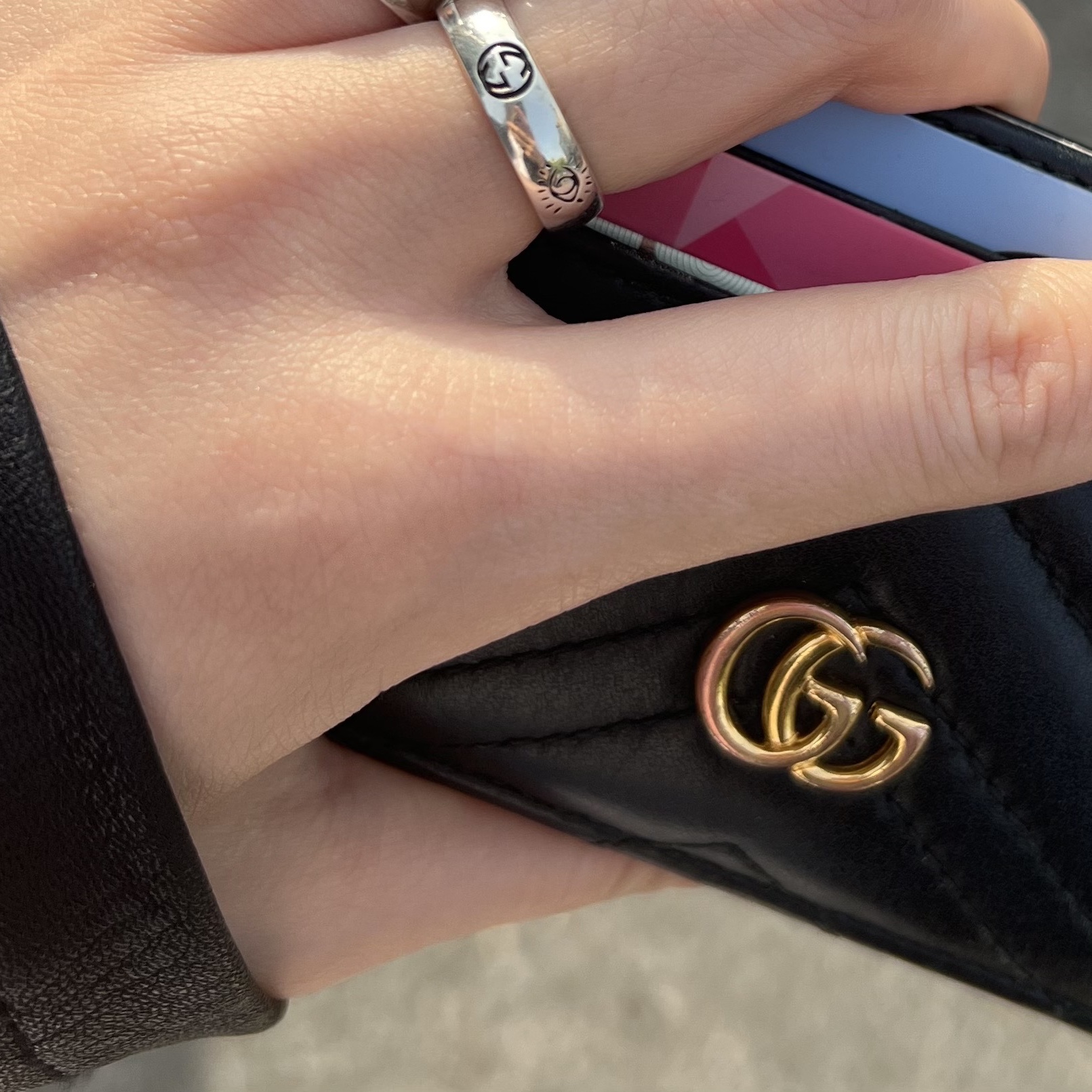 Gucci Blind For Love Ring Silver 착용 스타일 - 2