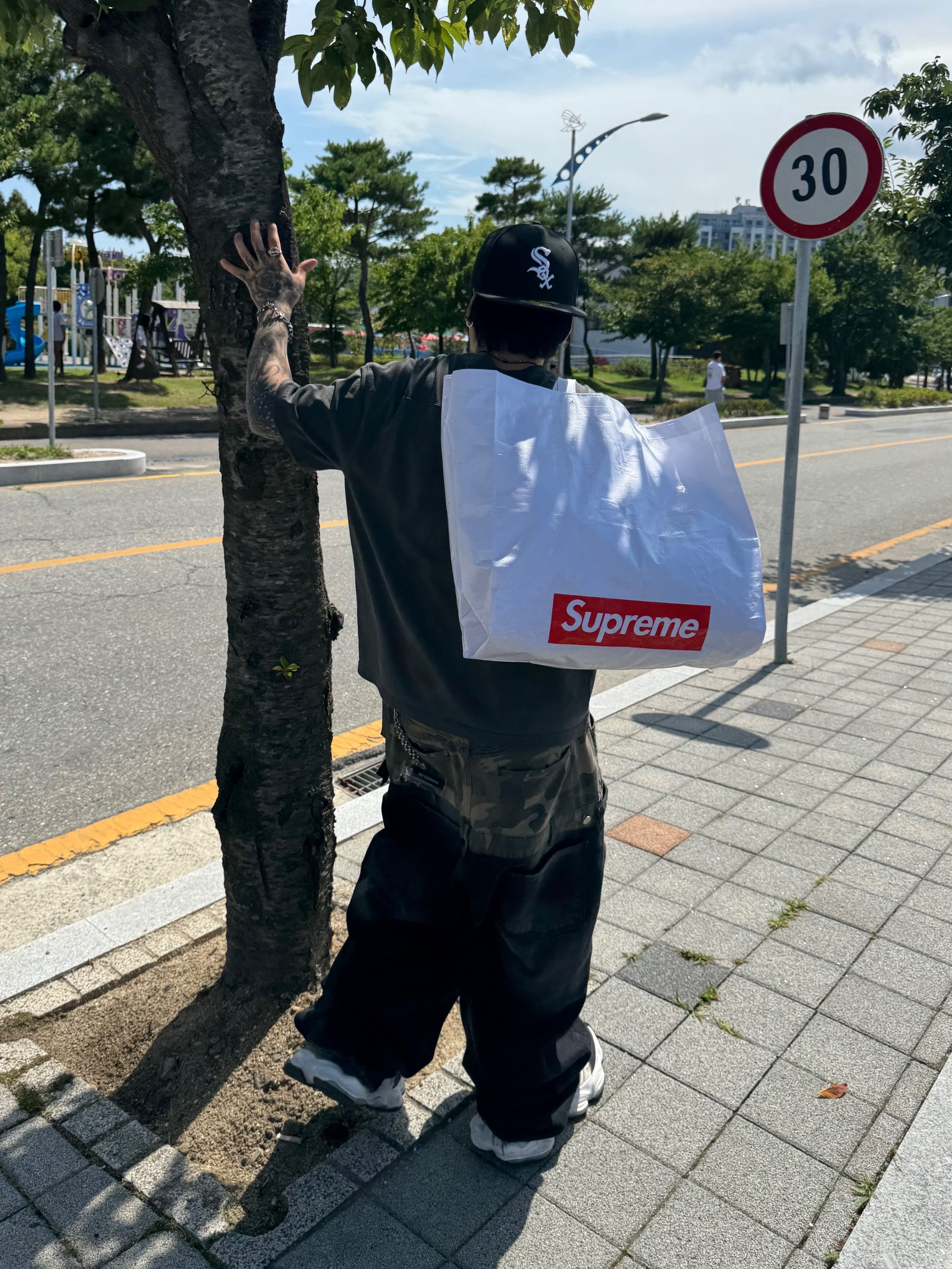 Balenciaga Cargo Sneakers White Grey, New Era 59Fifty MLB Authentic New York Yankees Game Navy 착용 스타일 - 3