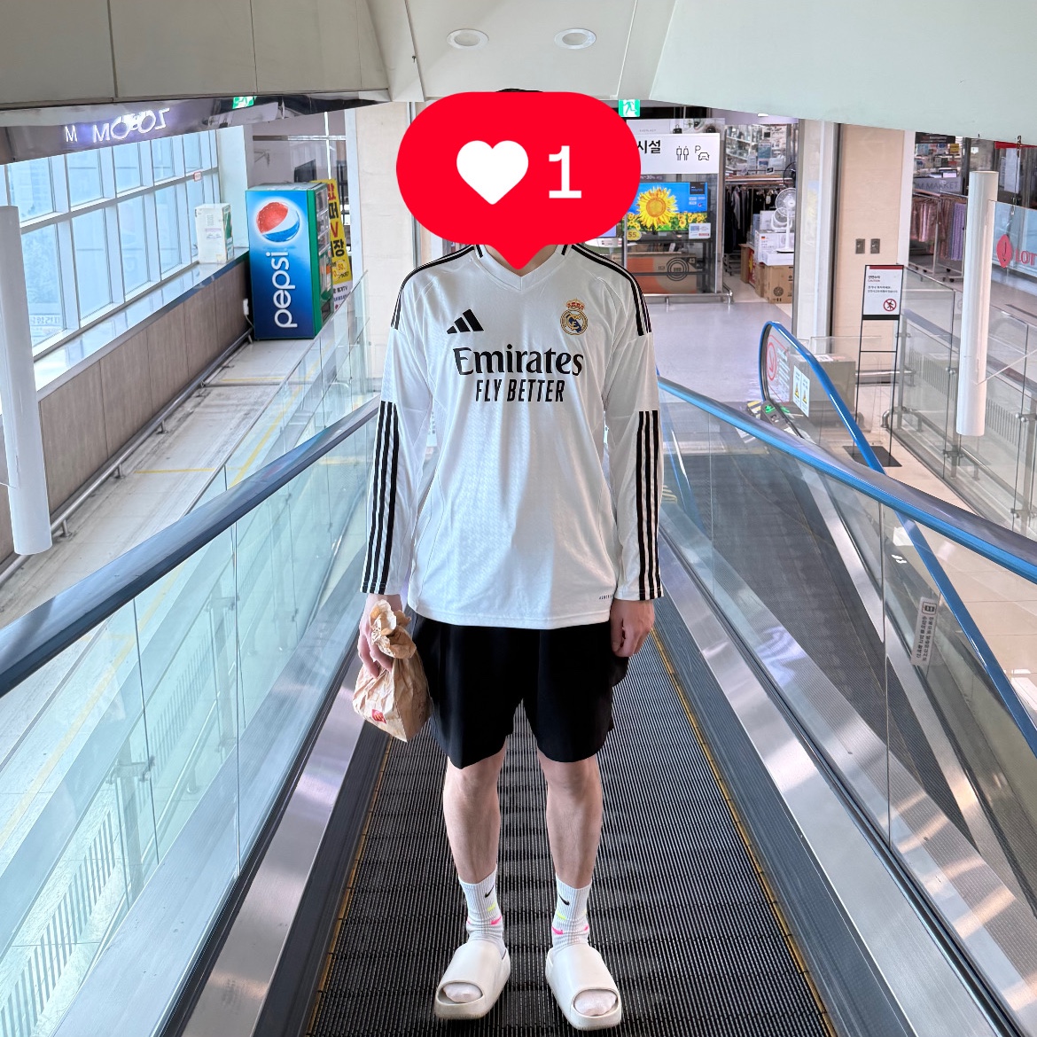 Adidas Real Madrid 2024/25 Home Long Sleeve Jersey White - KR Sizing (Non Marking Ver.), Supreme Coated Denim Camp Cap Black - 24SS 착용 스타일 - 2