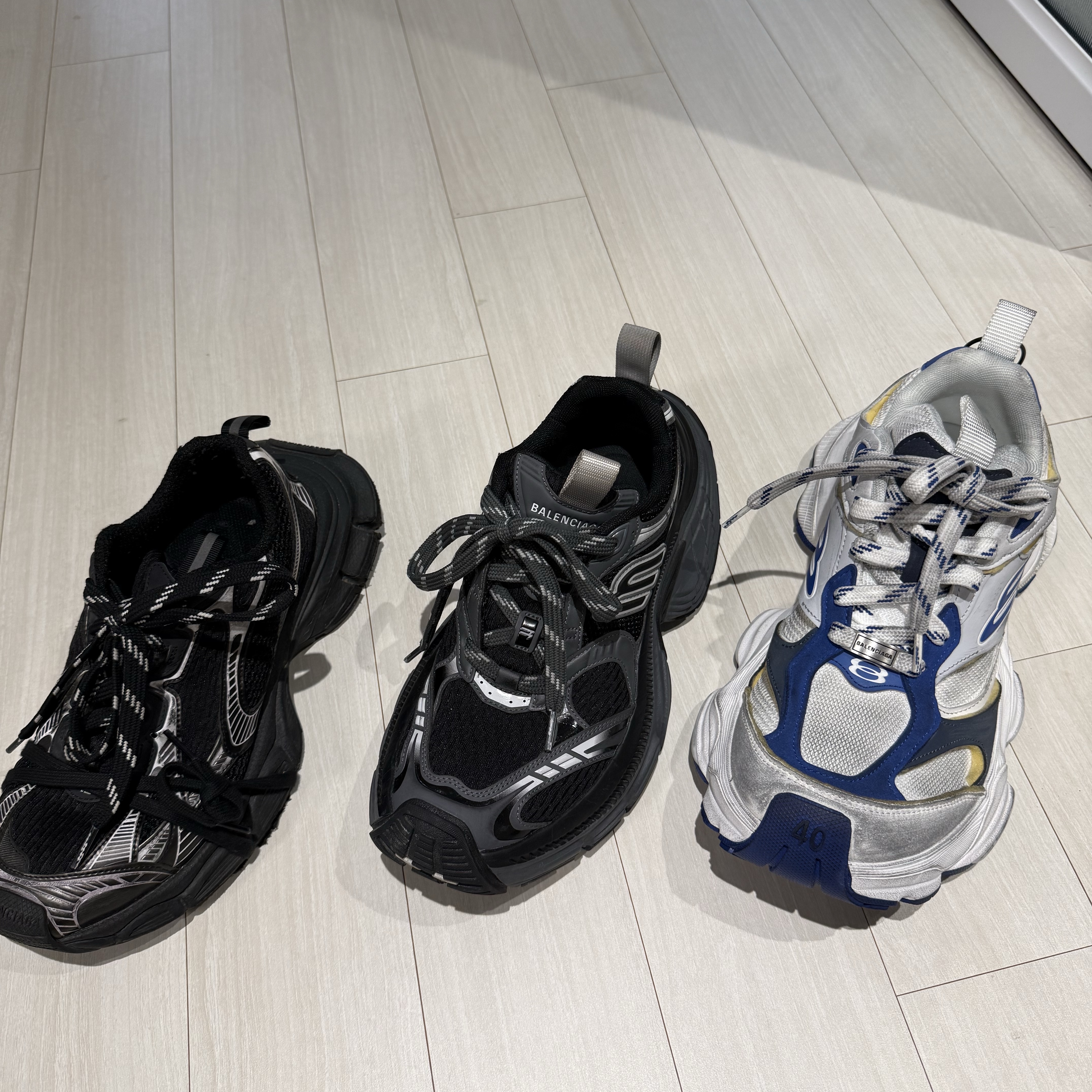 Balenciaga Cargo Sneakers Grey White Blue, Balenciaga 3XL Sneakers Black White 착용 스타일 - 2