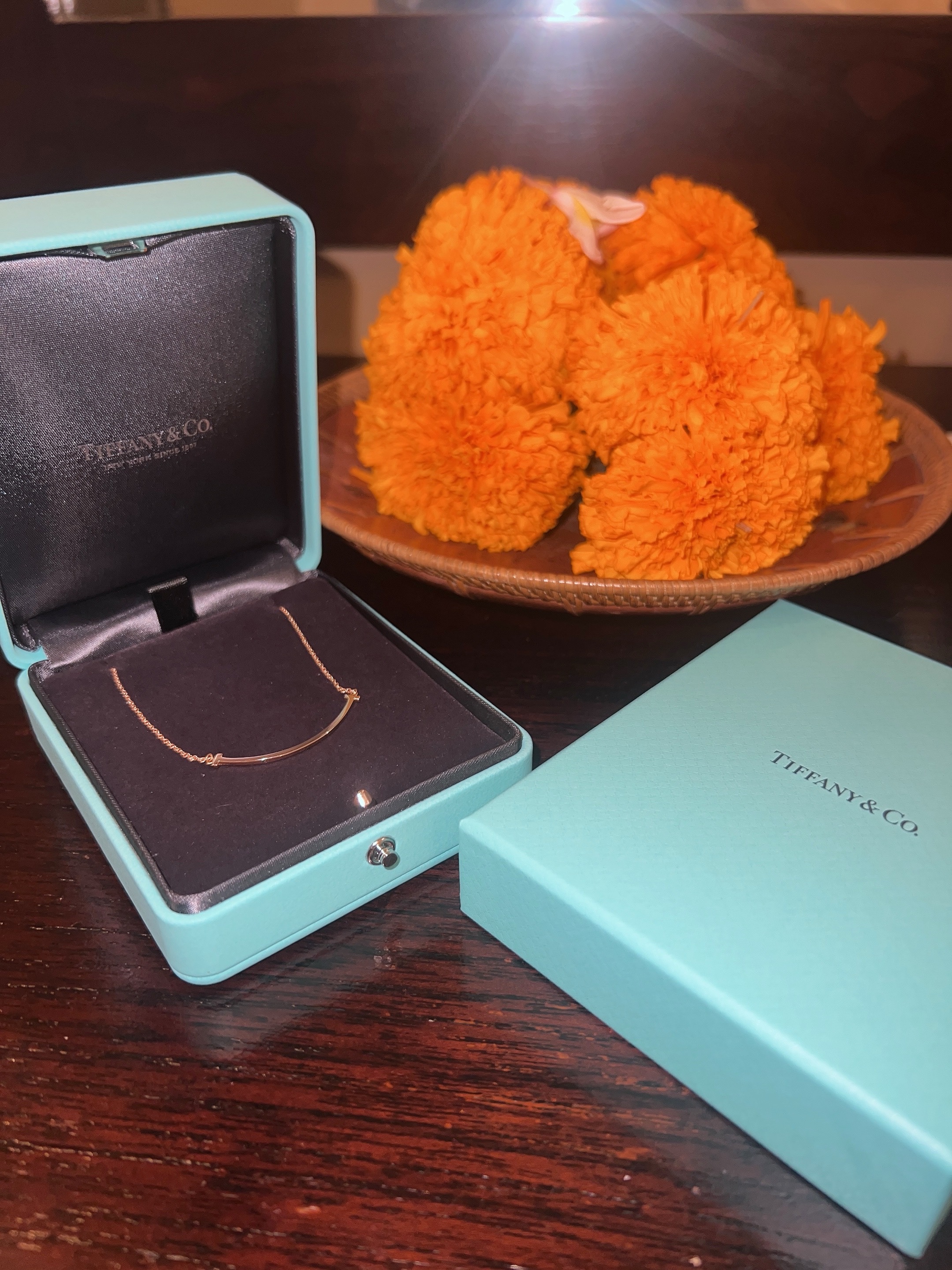 Tiffany & Co. Tiffany T Smile Pendant Small Rose Gold 착용 스타일 - 1