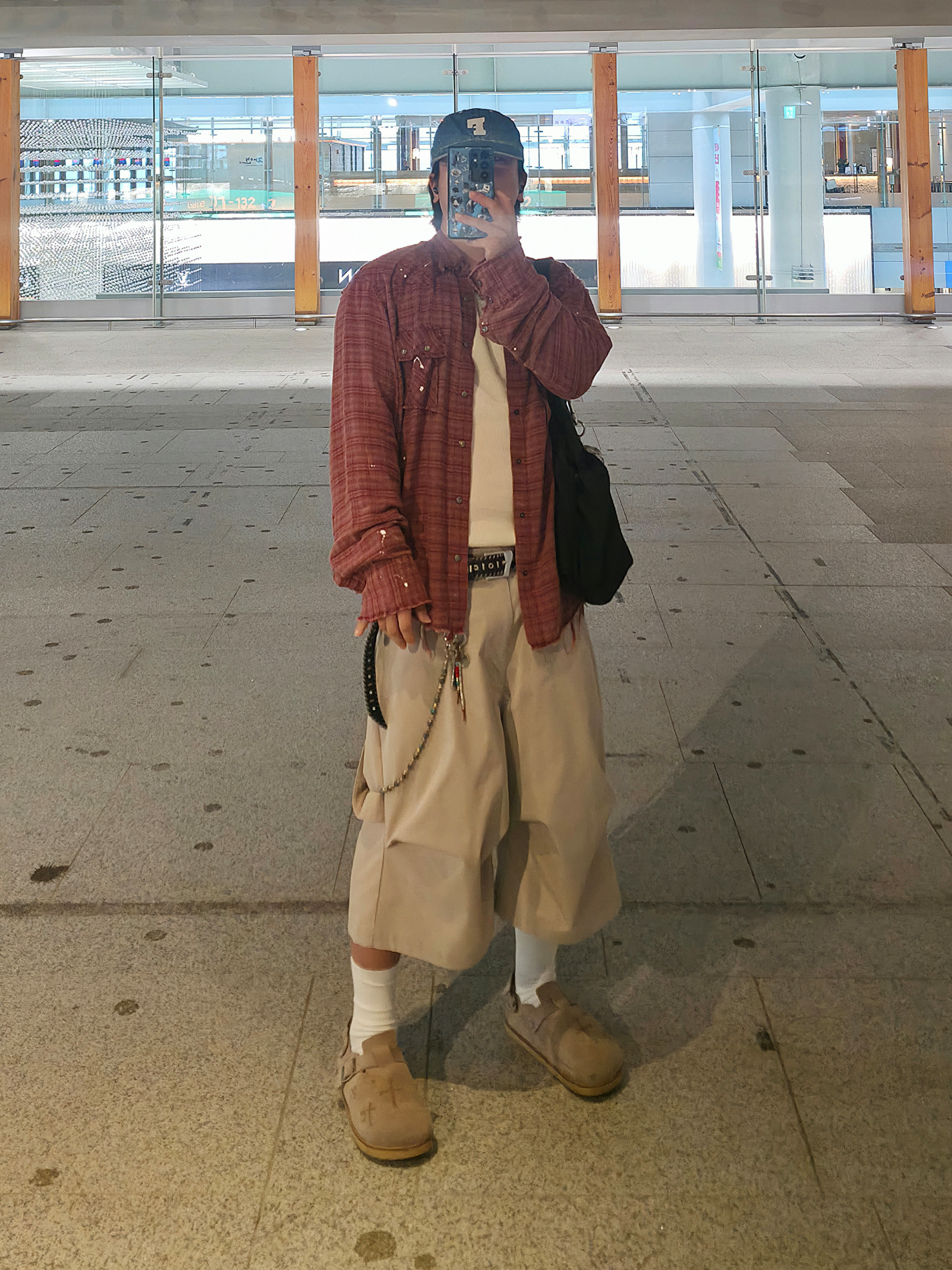Nonnod Alpine Carpenter Shorts Beige, [프리오더] Polyteru Symbolic Slider Shoes Beige 착용 스타일 - 1
