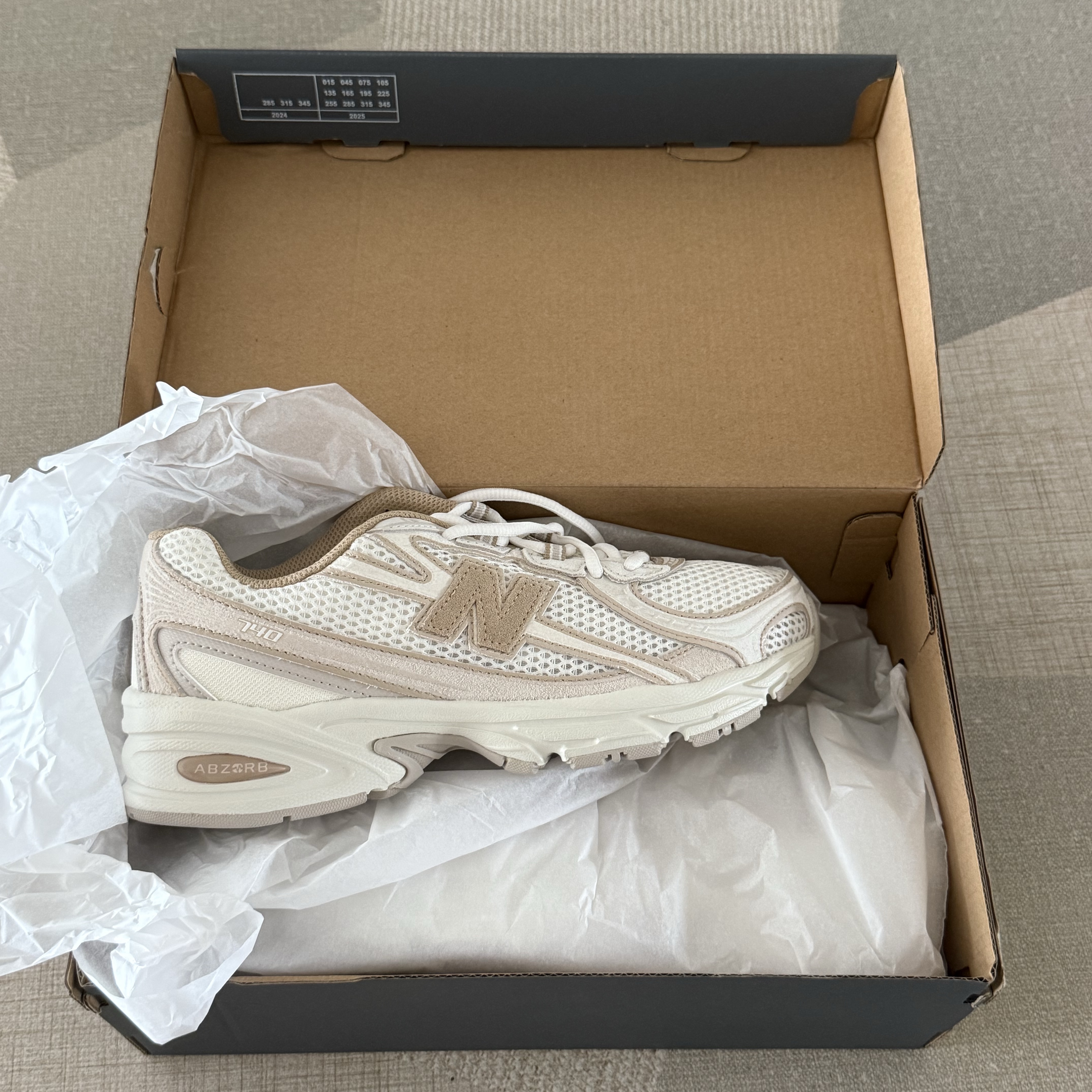 New Balance 740v2 Incense Angora 착용 스타일