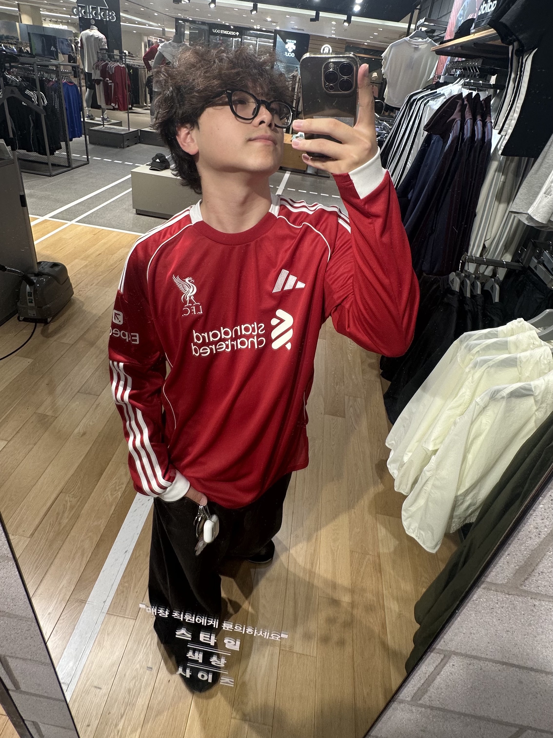 Adidas Liverpool FC 2025/26 Home Jersey Strawberry Red - KR Sizing (Non Marking Ver.), Adidas Liverpool FC 2025/26 Home Authentic Jersey Strawberry Red - KR Sizing (Non Marking Ver.) 착용 스타일