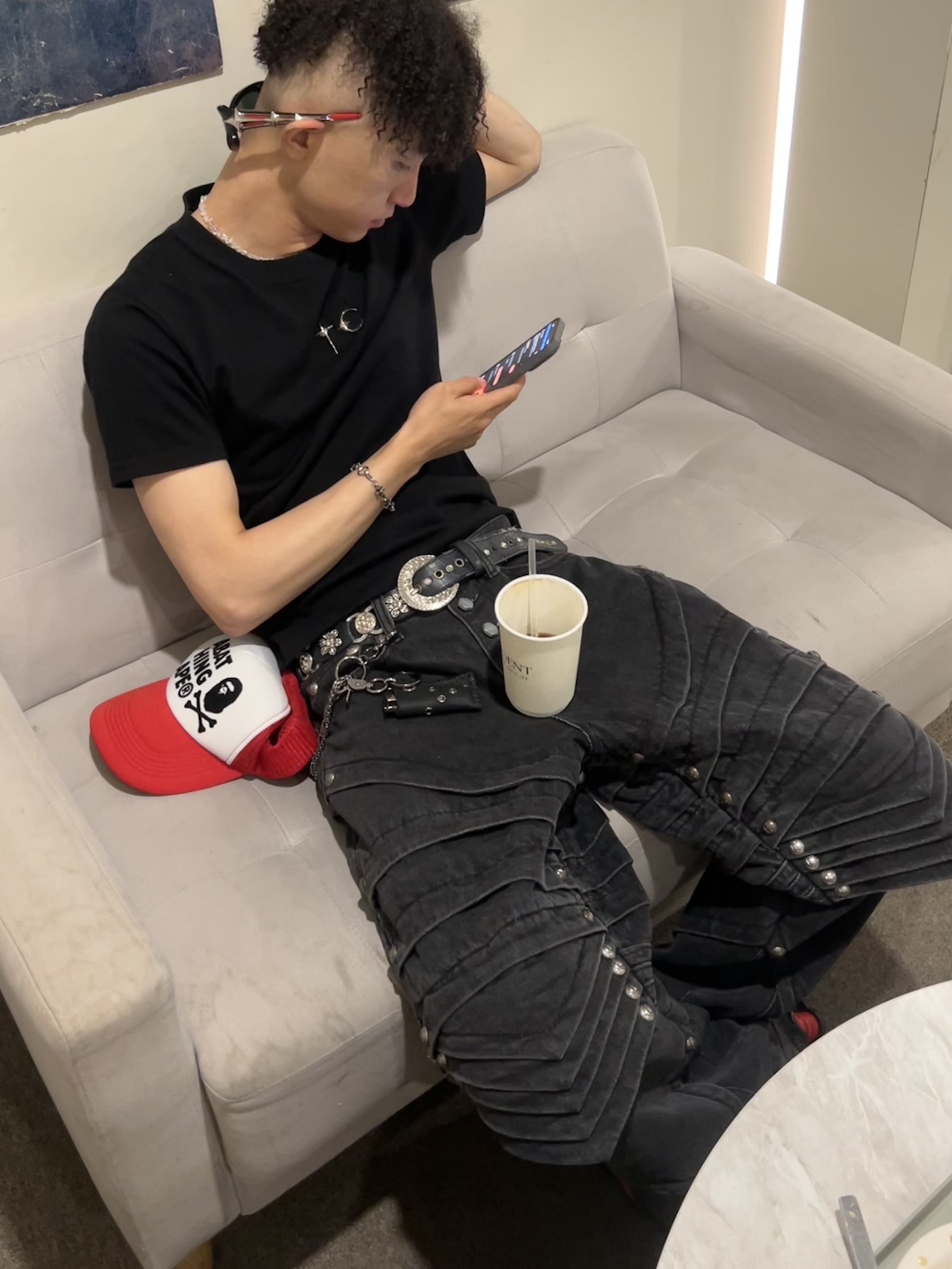 Thug Club Back T-Shirt Slim Black, Gentle Monster Paso 01 Black 착용 스타일 - 3