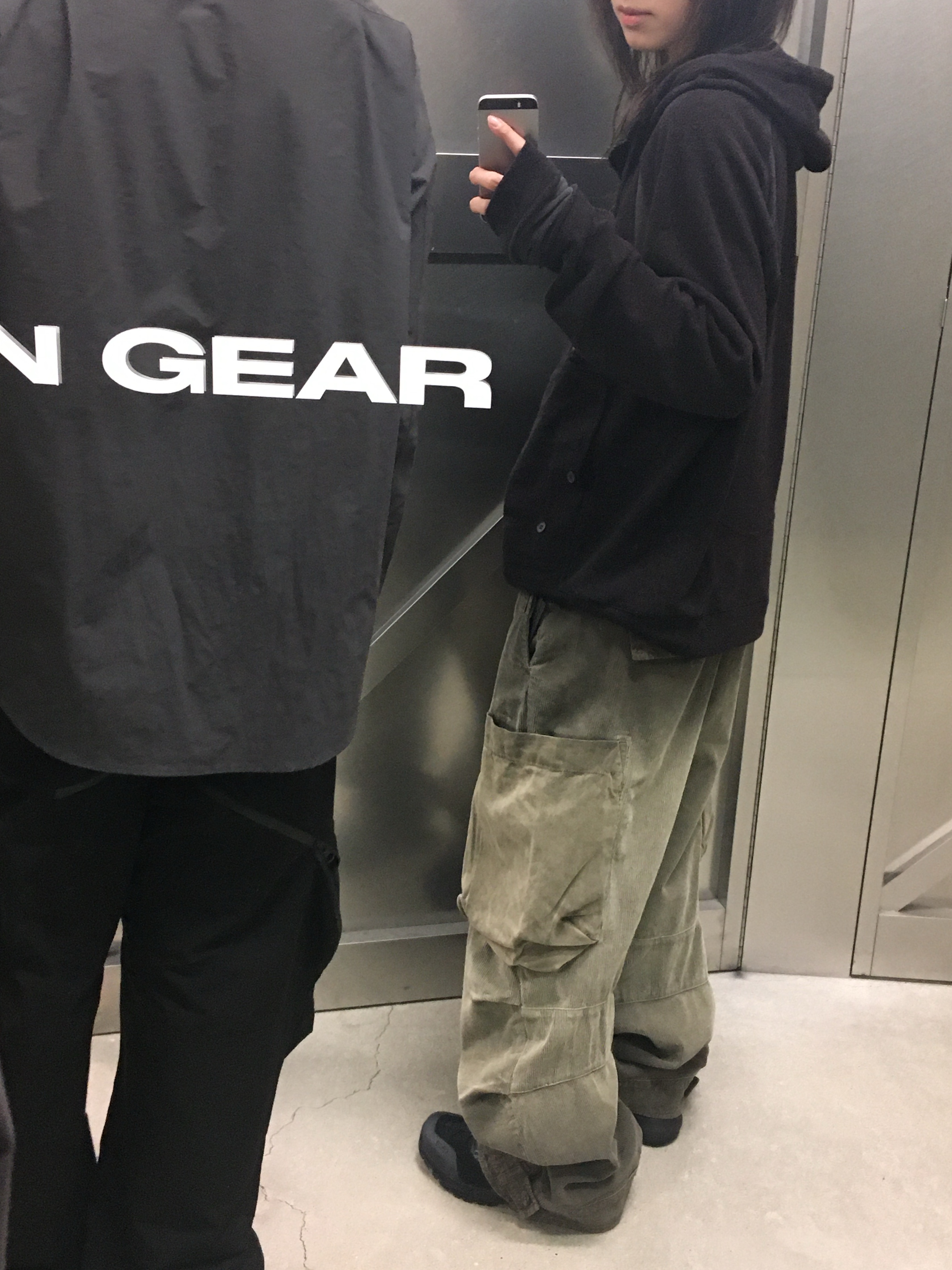 Sansan Gear Washed Corduroy Pants Cappucino, Salomon Alpinway Advanced Black Asphalt 착용 스타일