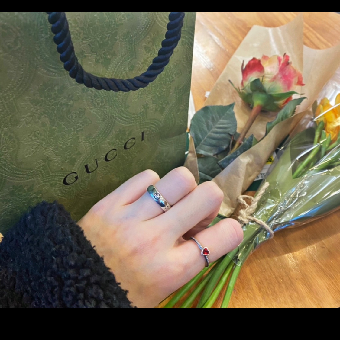 Gucci Blind For Love Ring Silver 착용 스타일 - 1
