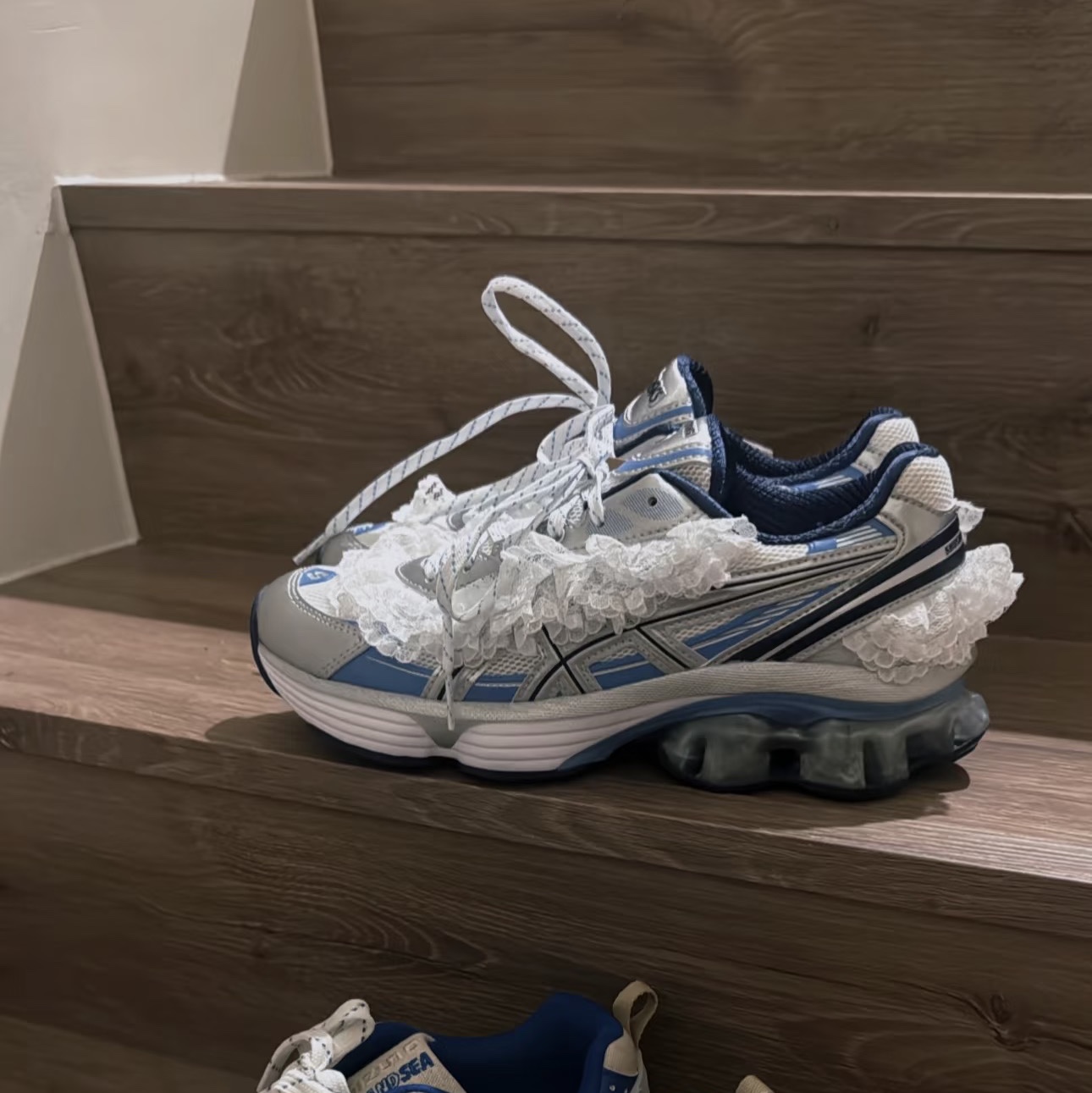 Asics x Shushu Tong Gel-Kinetic Fluent White Dive Blue 착용 스타일