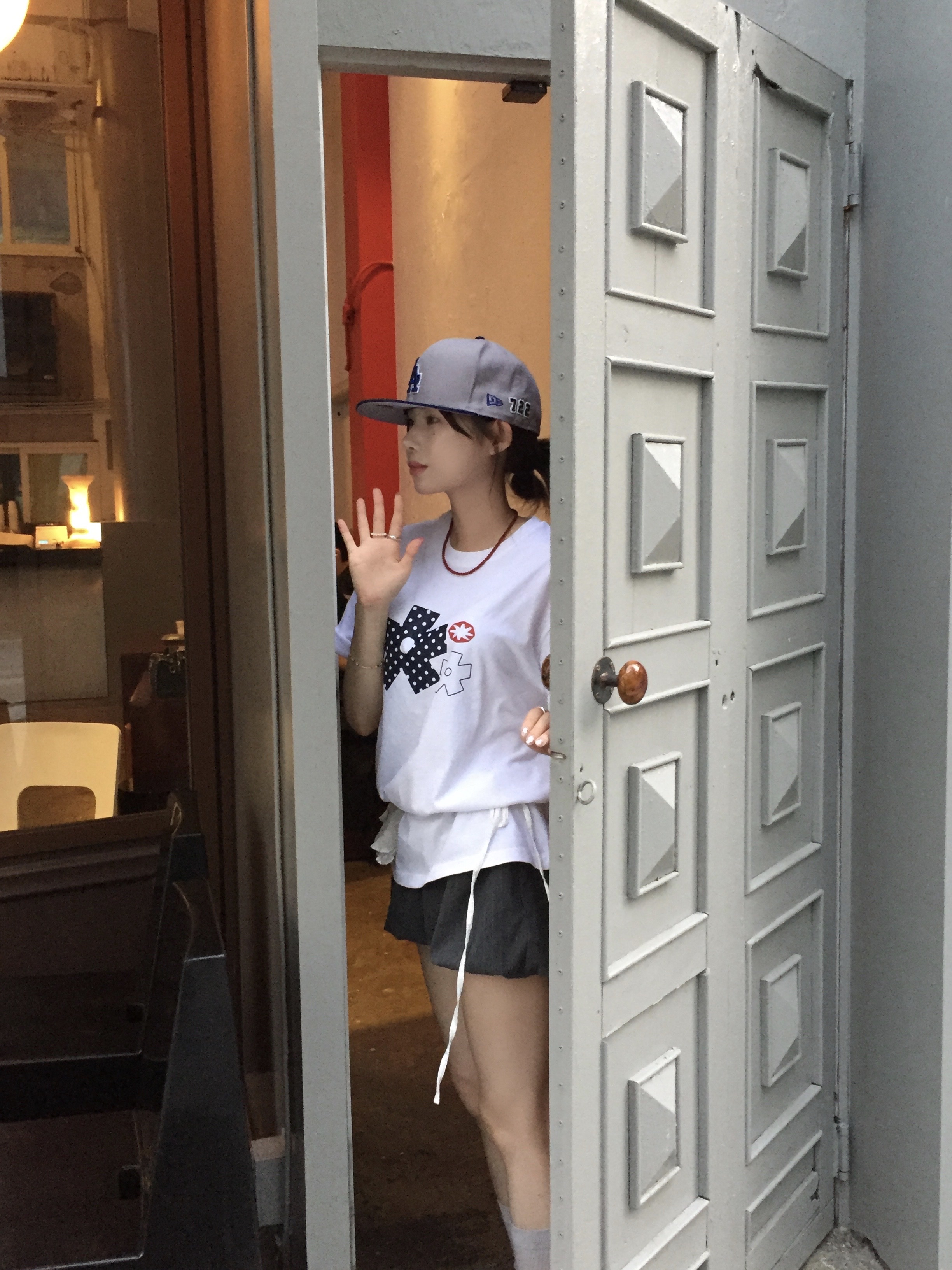 SLOW RECORD HOUSE Polka Dot Star T-Shirt White 착용 스타일 - 8