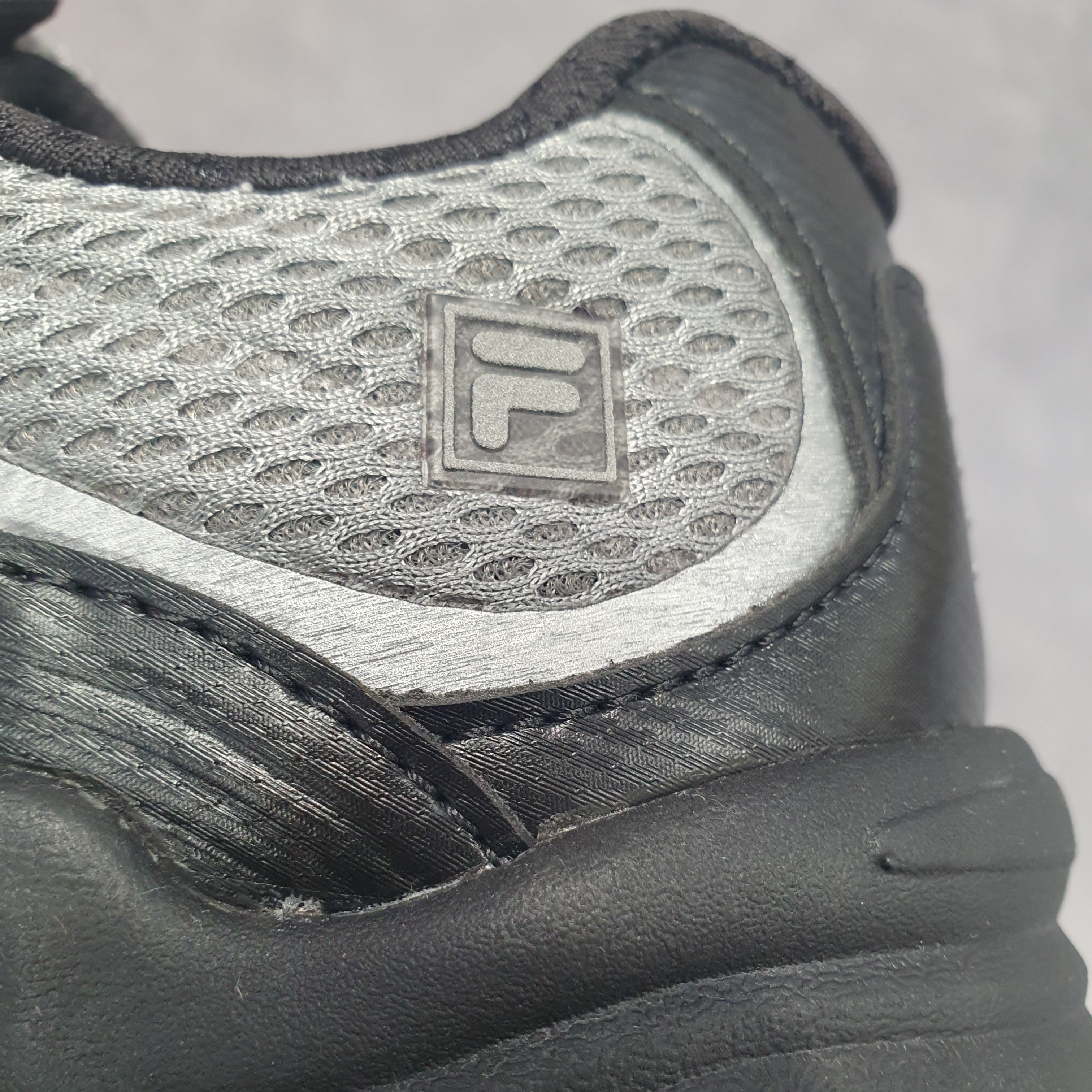 Fila Pantera 99/25 Black Silver 착용 스타일 - 2