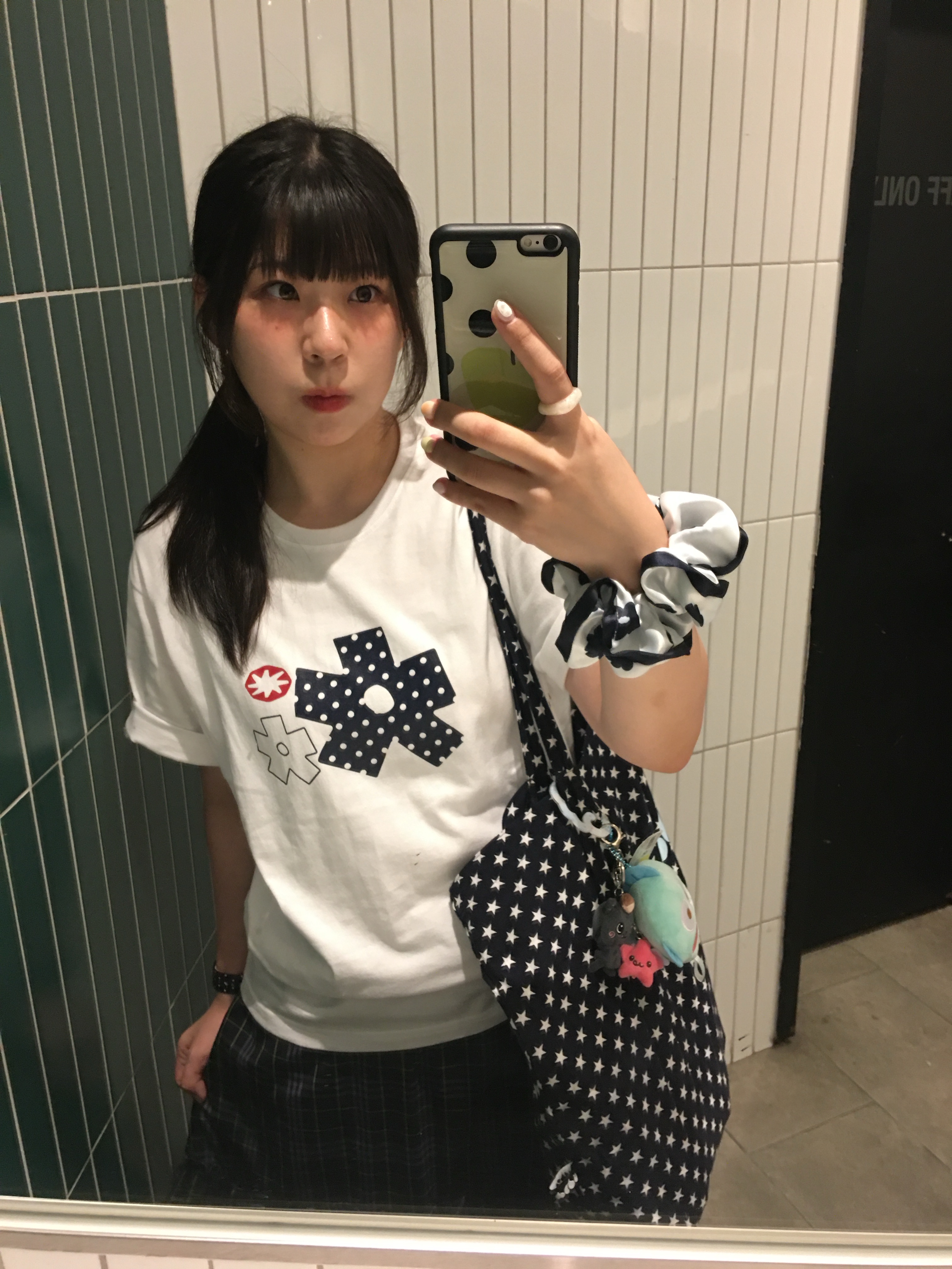SLOW RECORD HOUSE Polka Dot Star T-Shirt White 착용 스타일 - 5