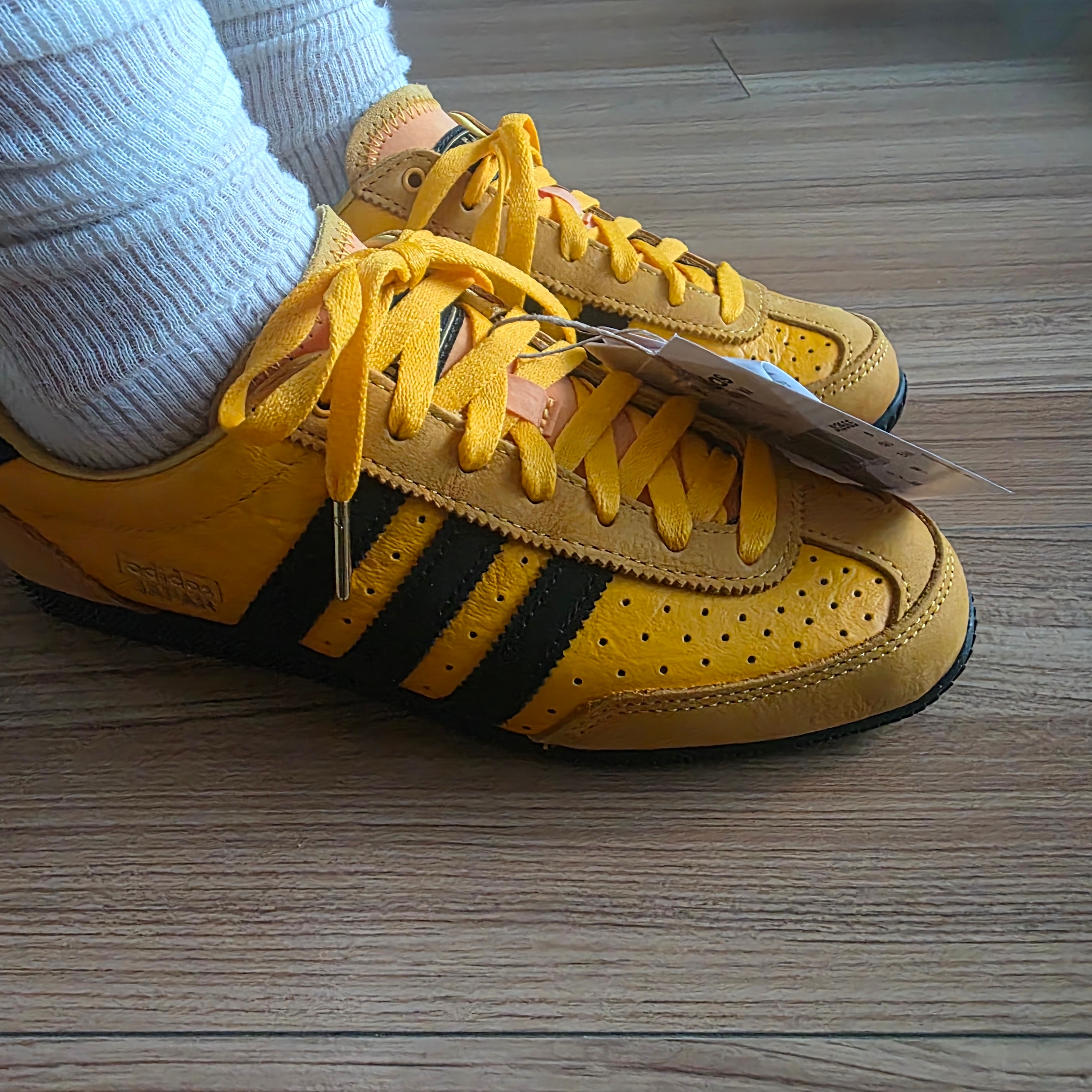 (W) Adidas Originals Japan Crew Yellow Core Black 착용 스타일 - 2