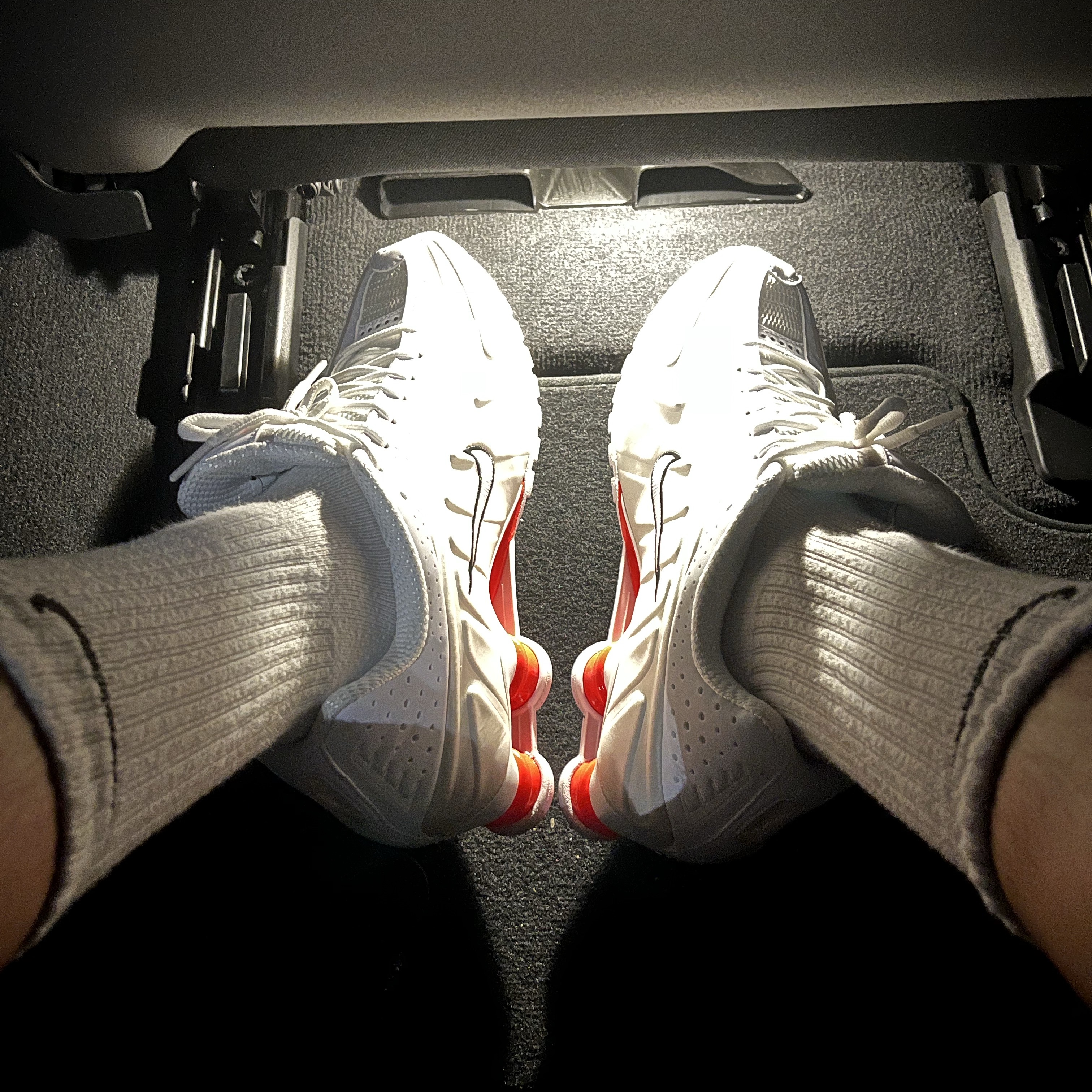 (W) Nike Shox R4 White Phantom 착용 스타일 - 2