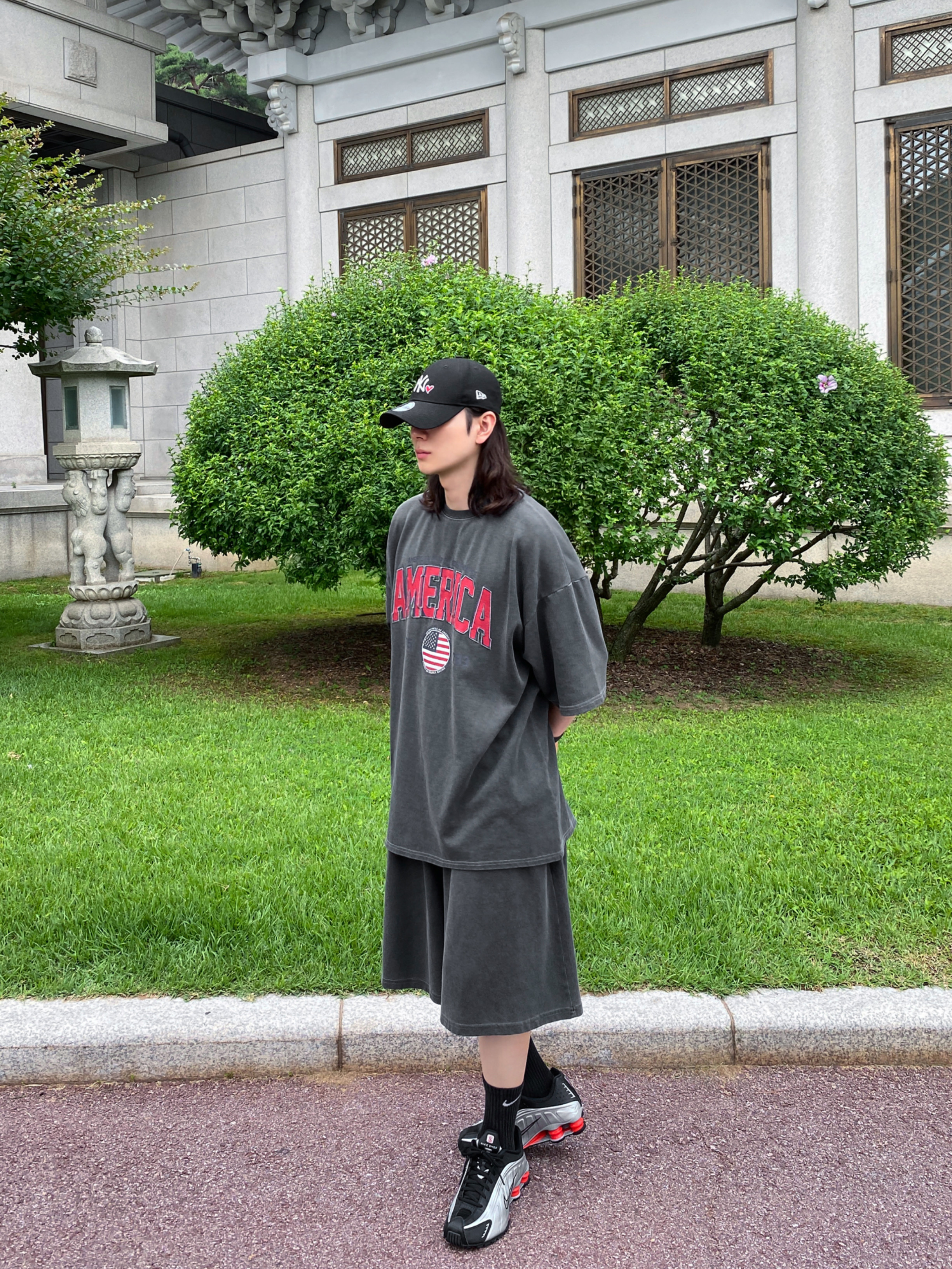 Nike Shox R4 Metallic Silver Red 착용 스타일 - 4