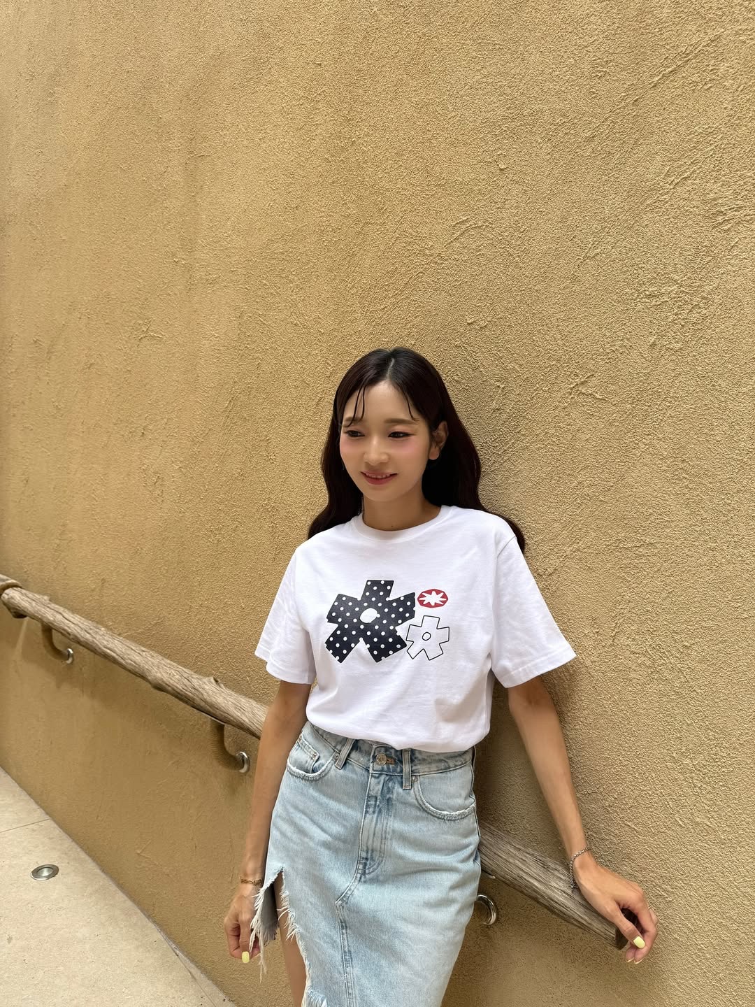 SLOW RECORD HOUSE Polka Dot Star T-Shirt White 착용 스타일 - 1