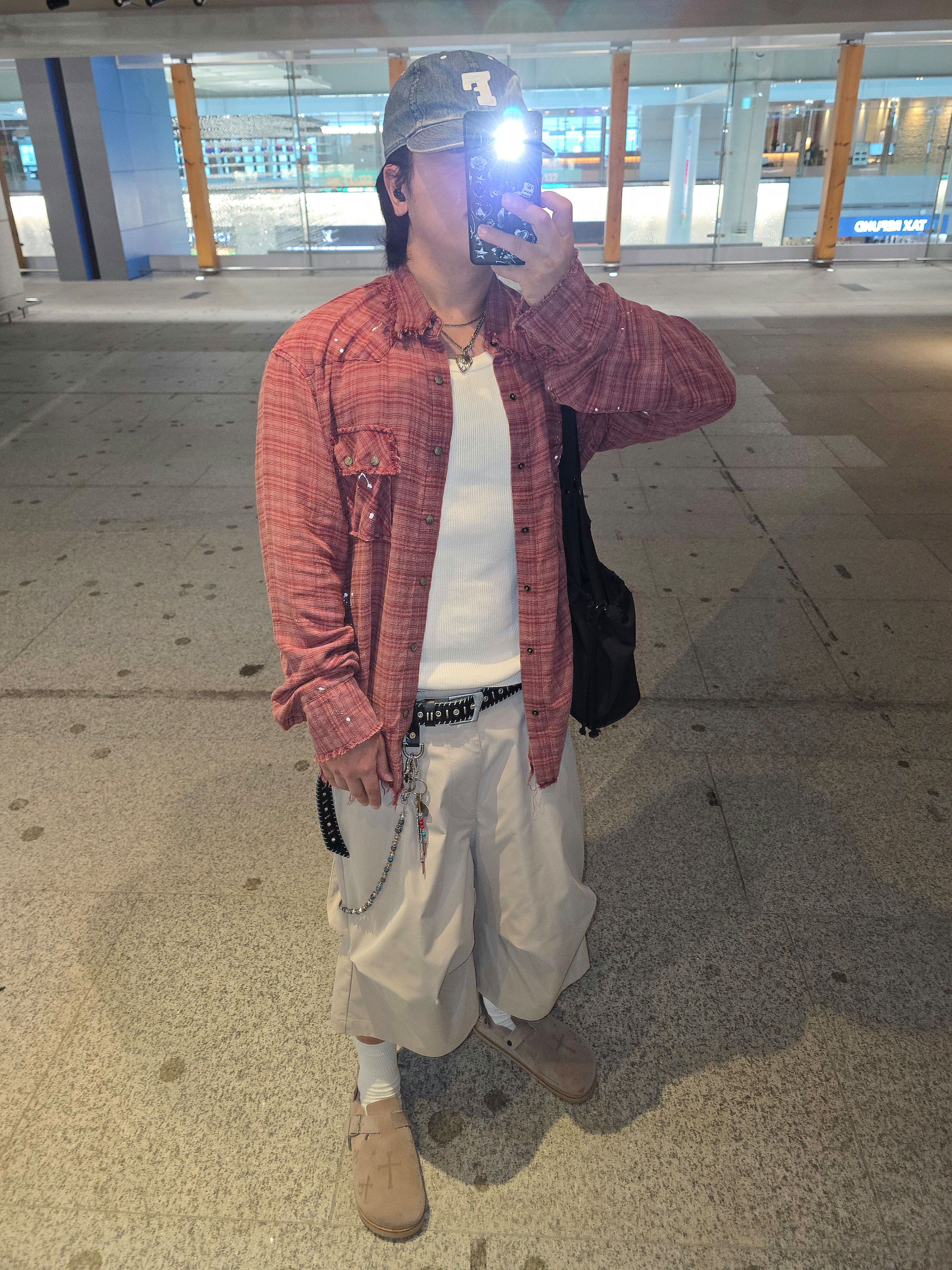Nonnod Alpine Carpenter Shorts Beige, [프리오더] Polyteru Symbolic Slider Shoes Beige 착용 스타일 - 3