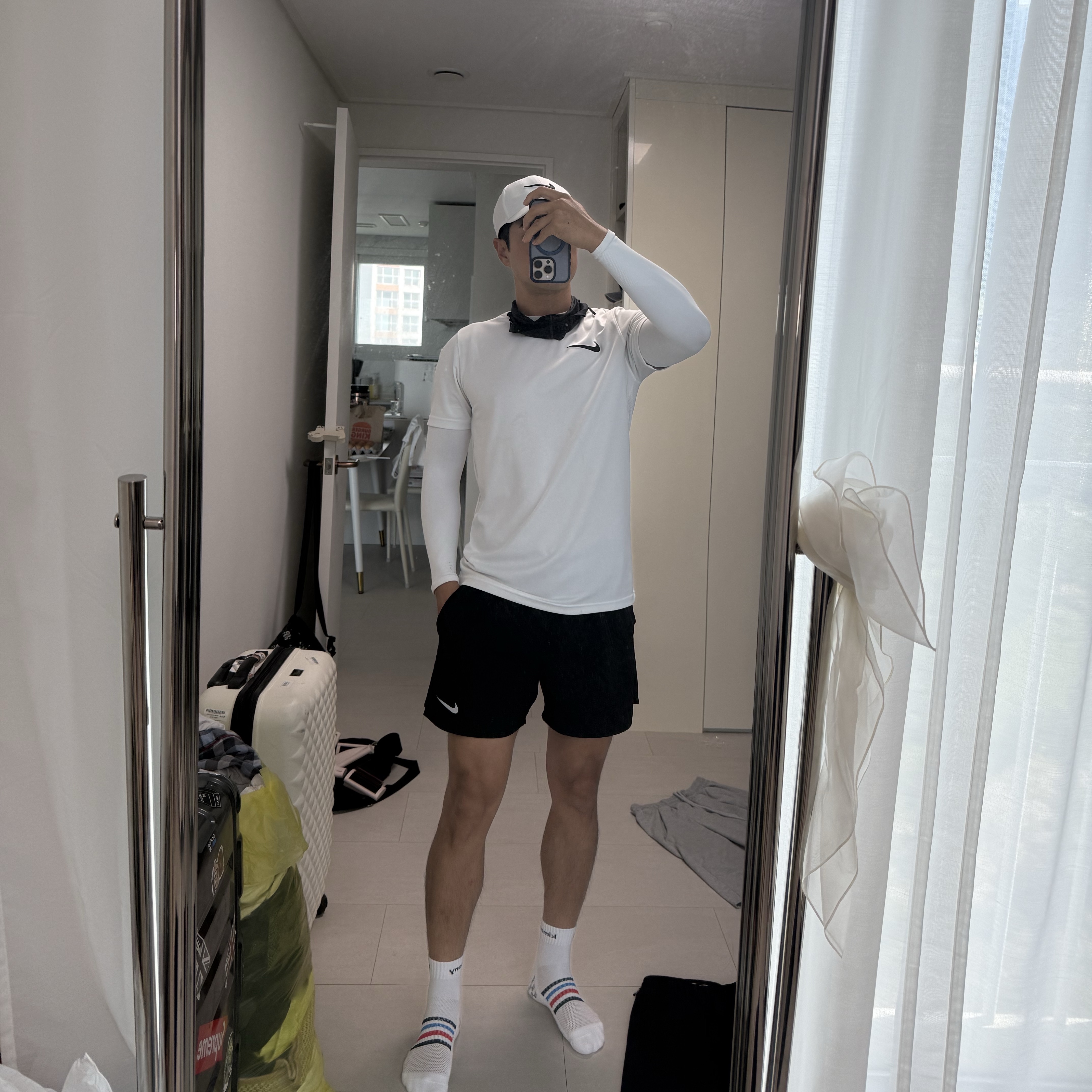 Nike Dri-Fit Park 7 T-Shirt White, Nike Dri-Fit Challenger 5 Inch Brief Lined Versatile Shorts Black - Asia 착용 스타일