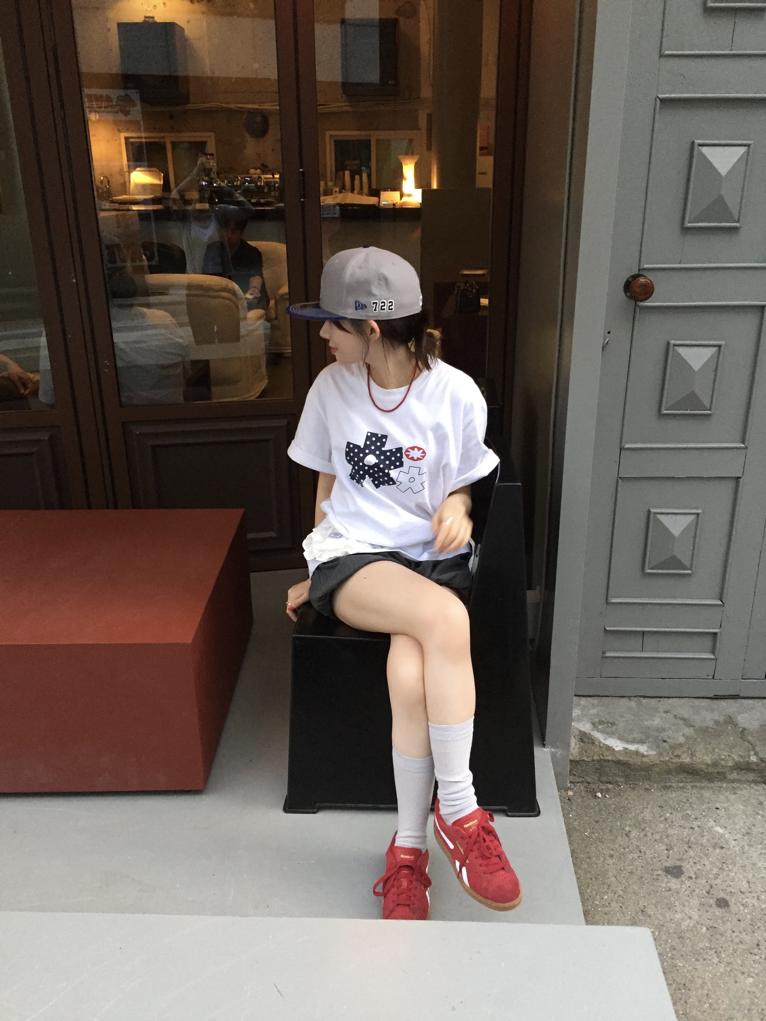 SLOW RECORD HOUSE Polka Dot Star T-Shirt White 착용 스타일 - 10