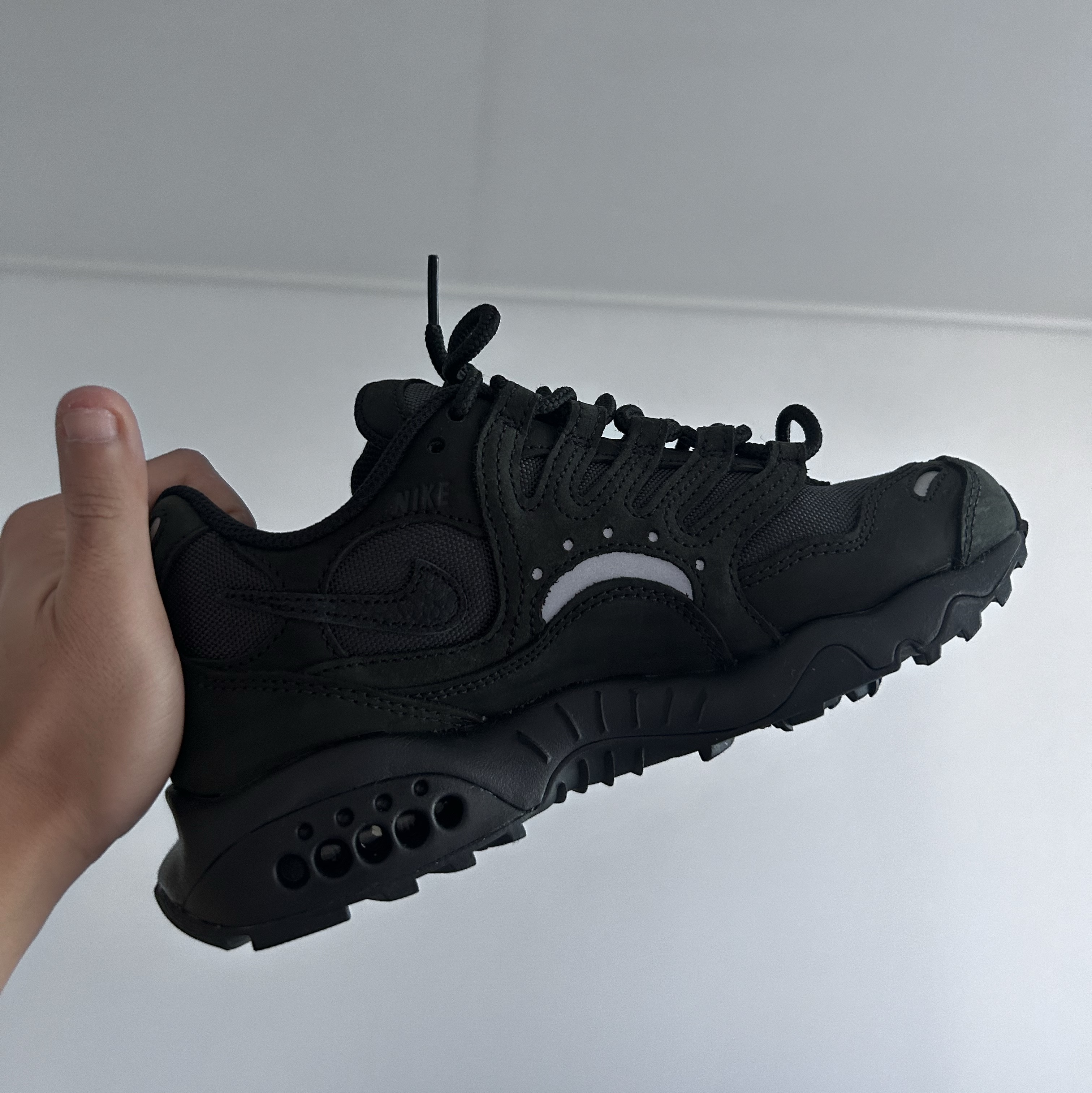 Nike Air Terra Humara SP Black and Anthracite 착용 스타일
