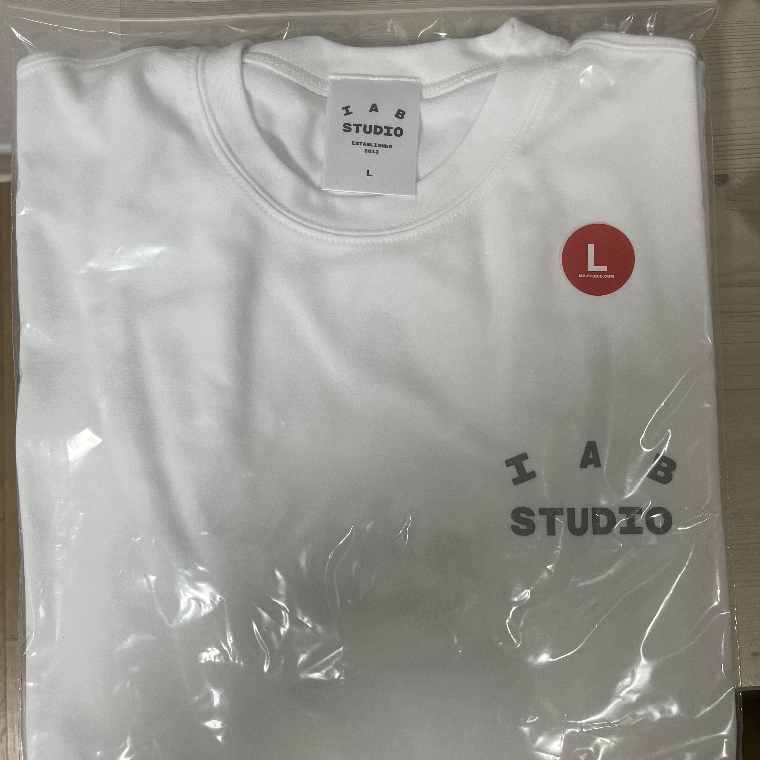 IAB Studio T-Shirt White Gray 착용 스타일