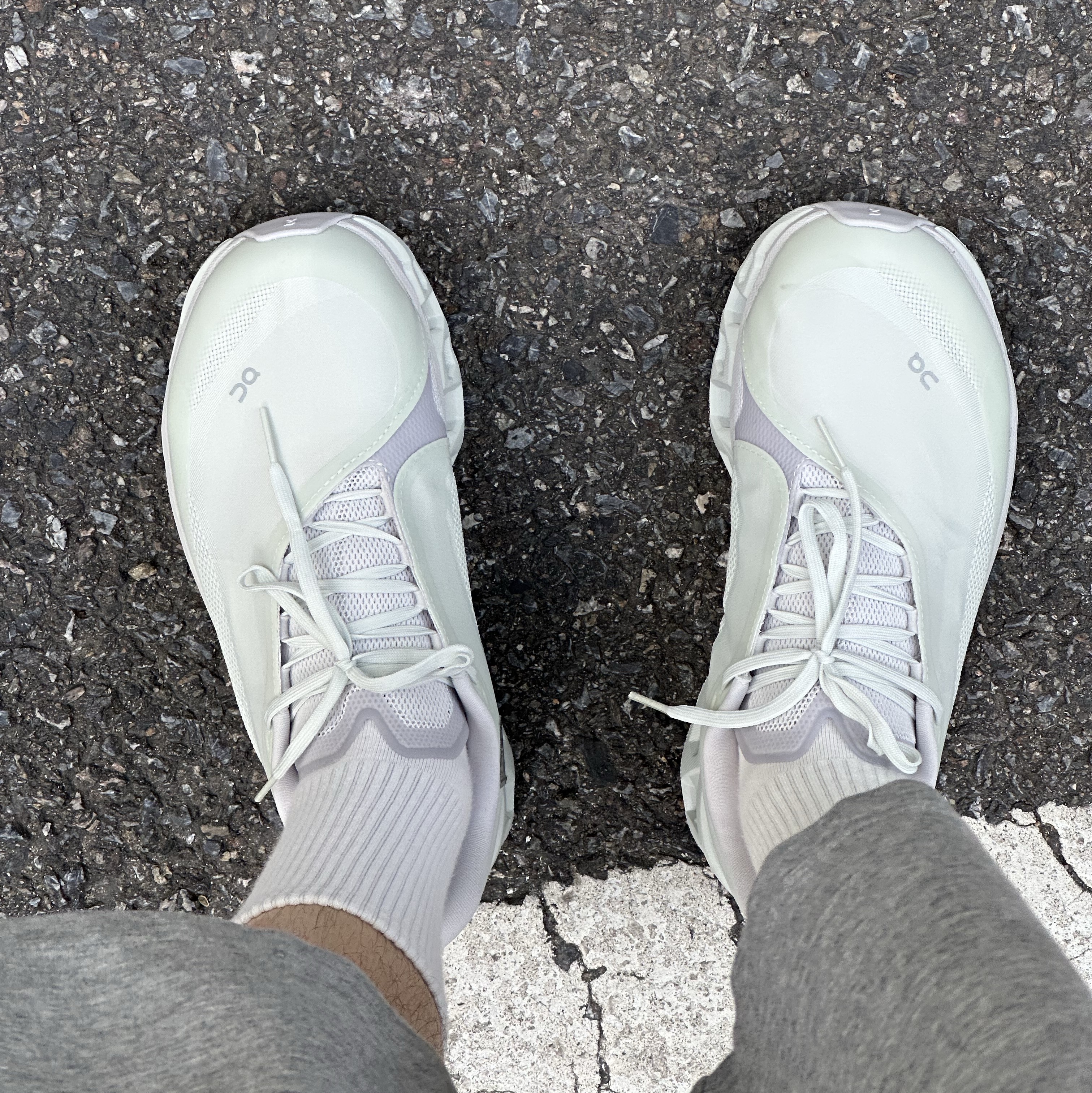 On Running x Post Archive Faction (Paf) Cloudmonster 2 Vapor Frost 착용 스타일 - 2