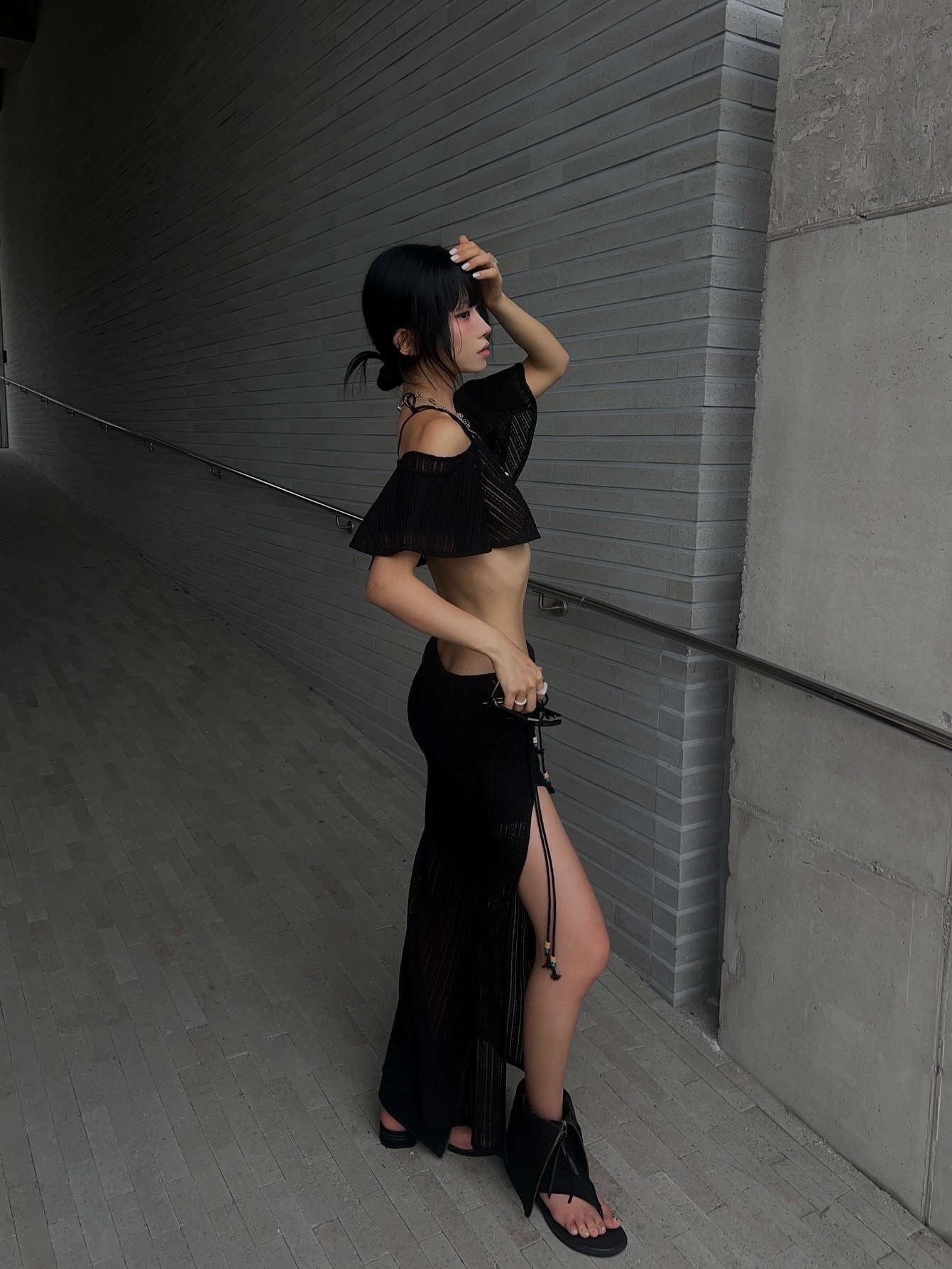 Don't Ask My Plan Sunset Cozy Off Shoulder Top - Black, Don't Ask My Plan Sunset Cozy Long Skirt - Black 착용 스타일 - 5