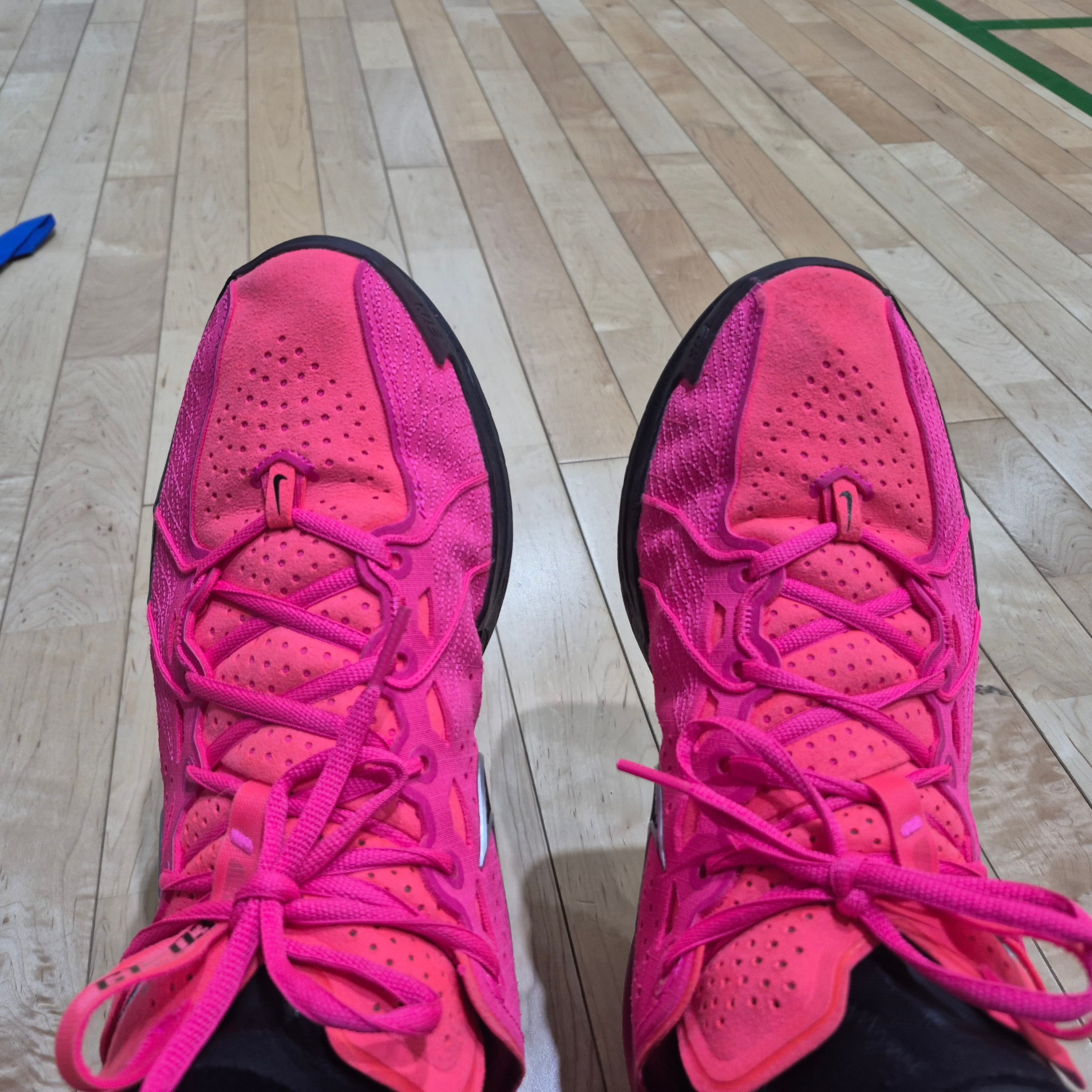 Nike Air Zoom G.T. Cut 3 EP Hyper Pink Metallic Silver 착용 스타일 - 2