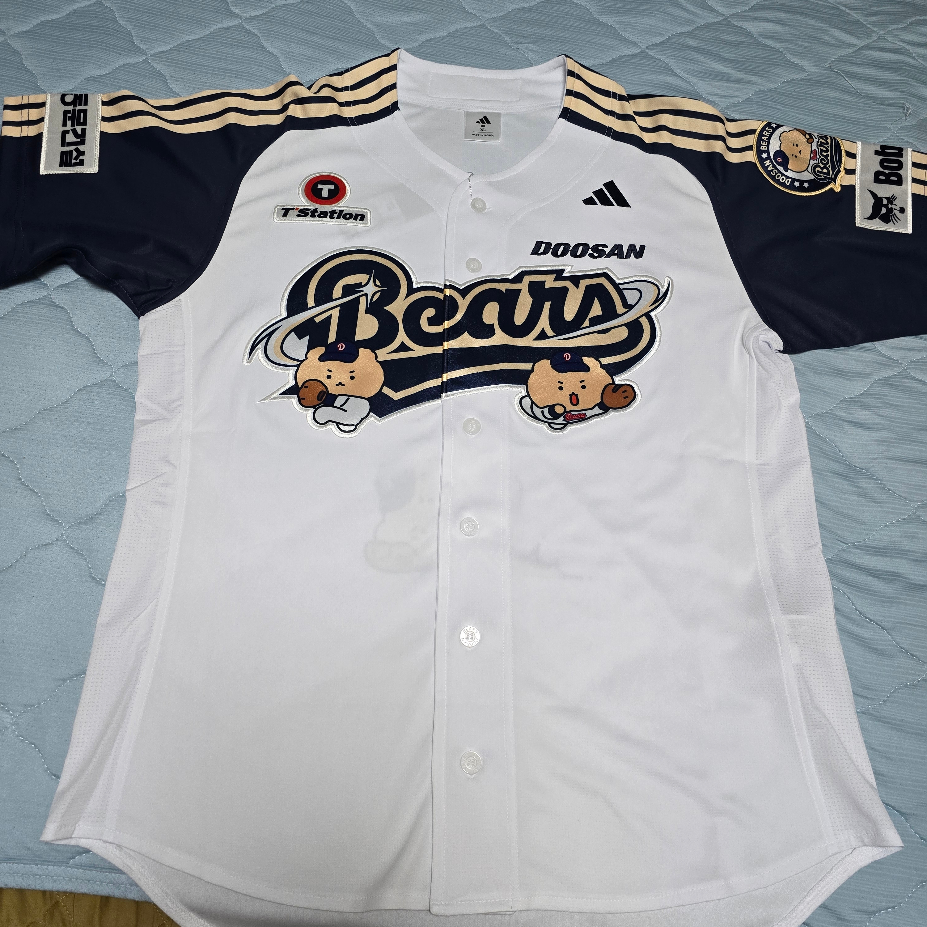 Doosan Bears x Manggom Adidas Authentic Uniform White (Non Marking Ver.) 착용 스타일 - 2
