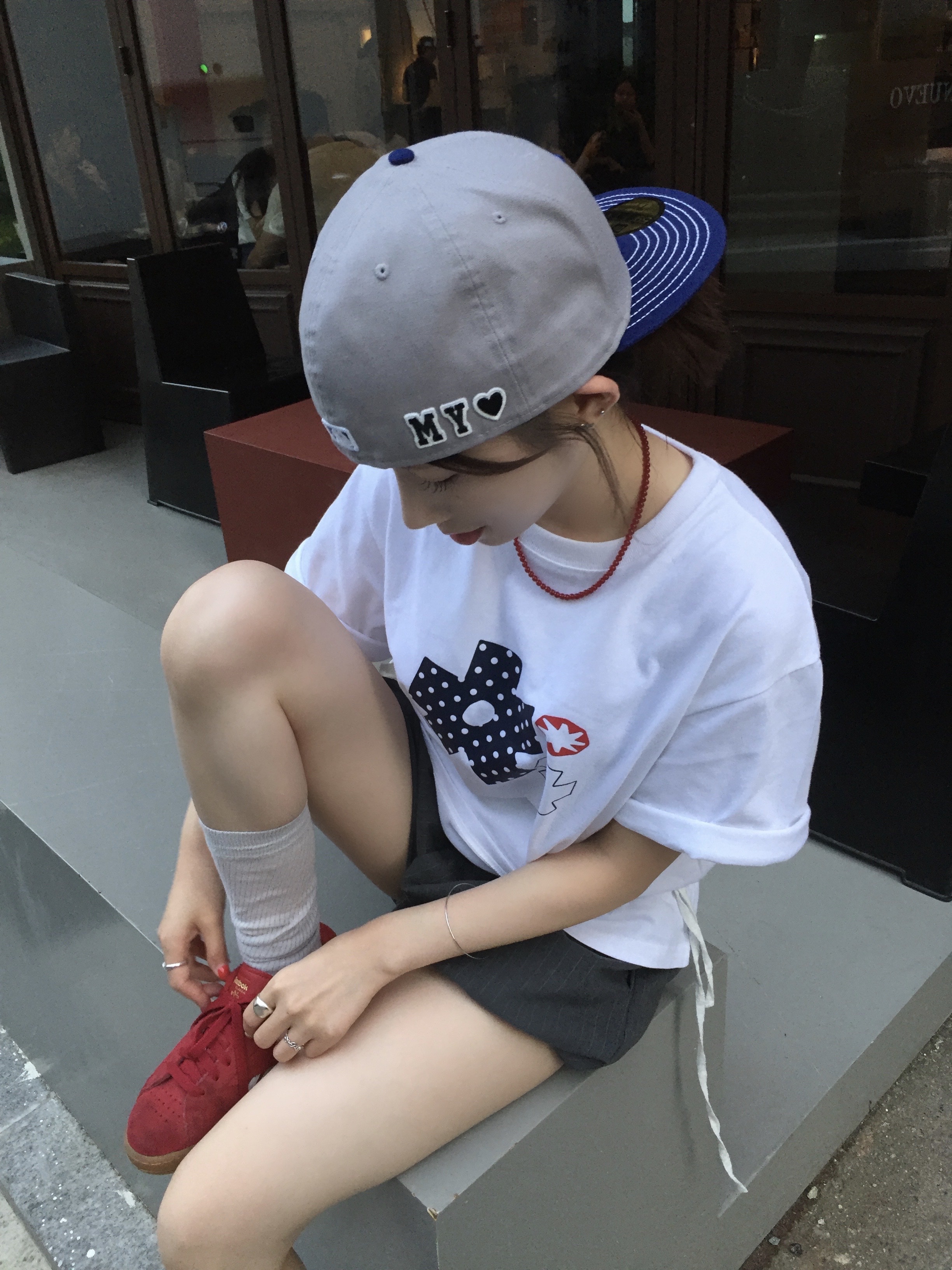 SLOW RECORD HOUSE Polka Dot Star T-Shirt White 착용 스타일 - 5