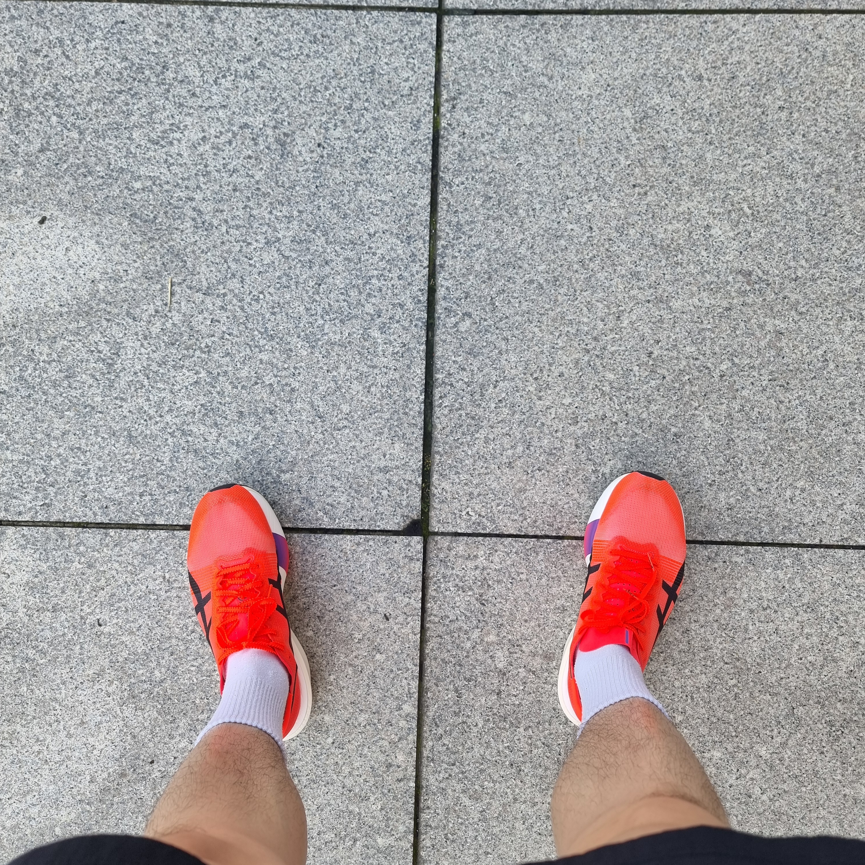 Asics Metaspeed Edge Tokyo Flash Red Black 착용 스타일 - 2