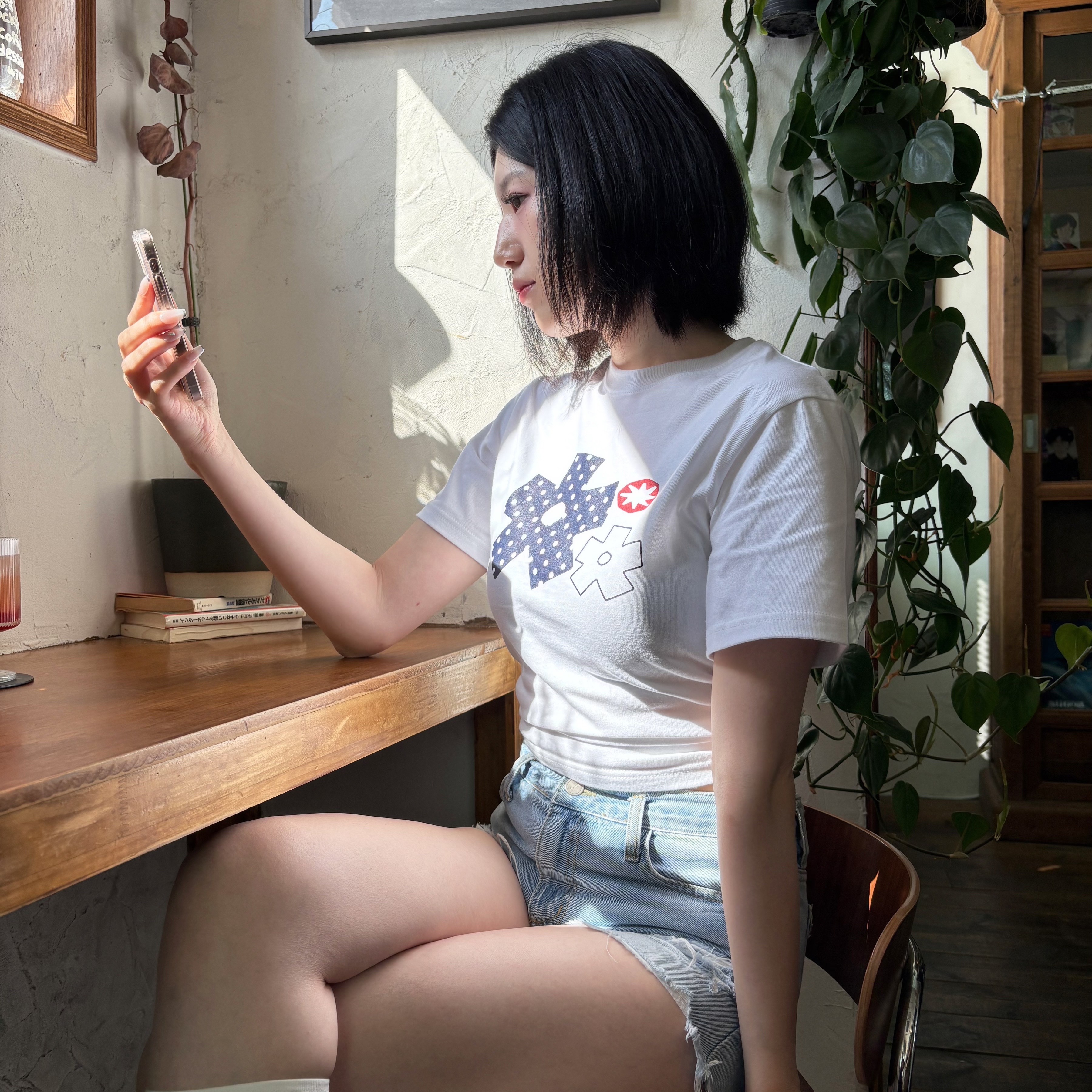 SLOW RECORD HOUSE Polka Dot Star T-Shirt White 착용 스타일 - 3