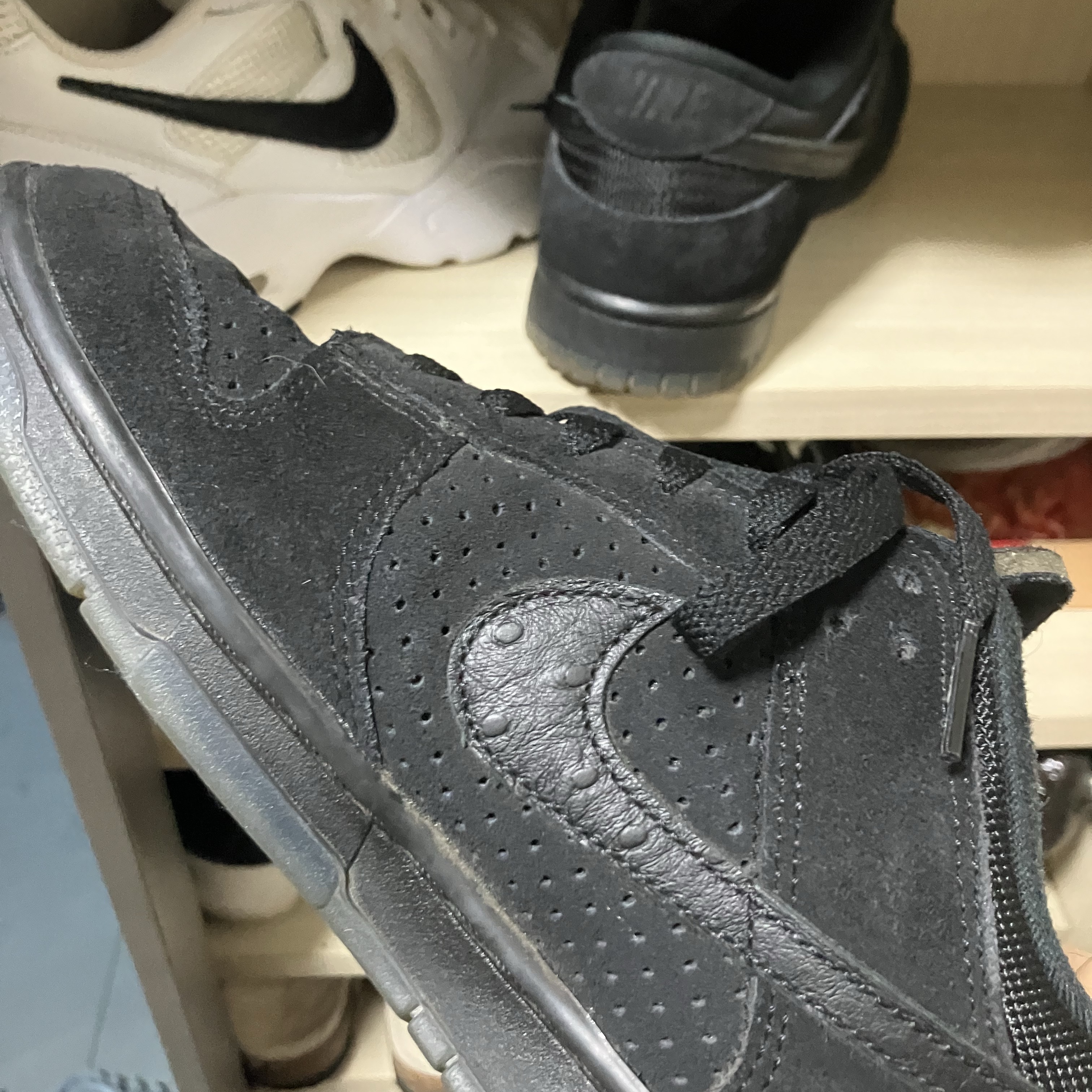 Nike x Undefeated Dunk Low SP 5 On It Black 착용 스타일
