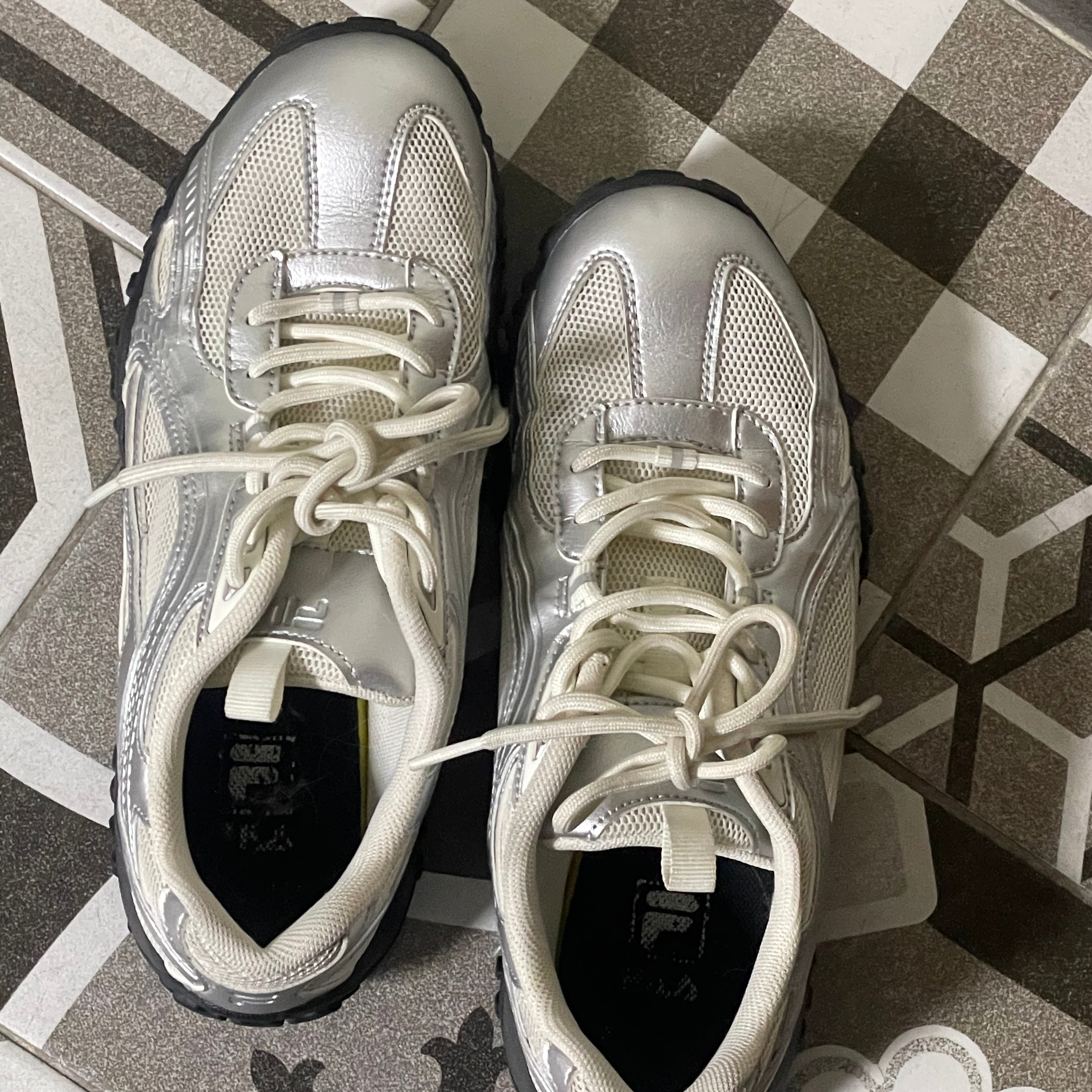 Fila Echappe MS Silver Moon 착용 스타일