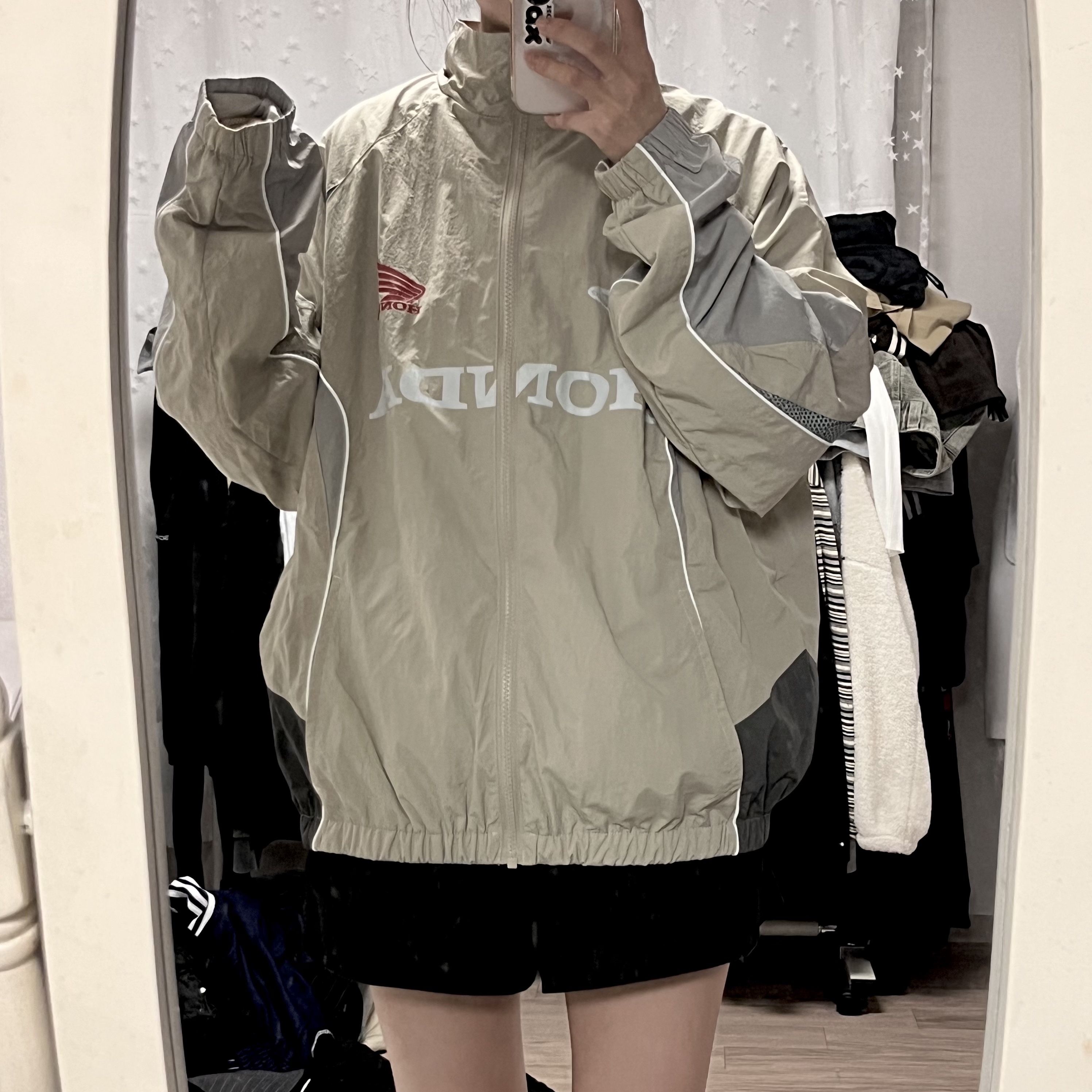 Honda Track Zip Up Jacket Beige 착용 스타일