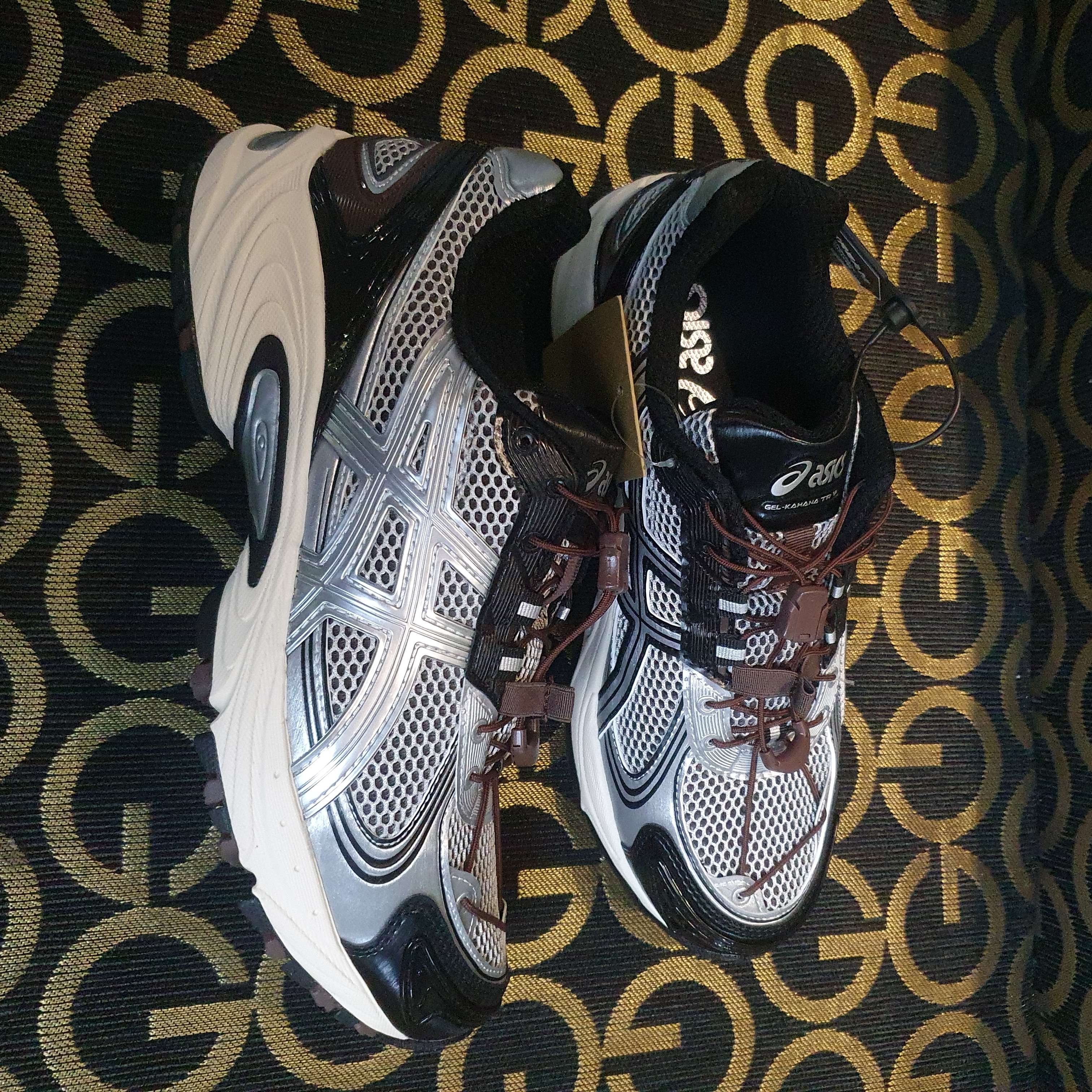Asics Gel-Kahana TR V4 Silver Black 착용 스타일 - 2