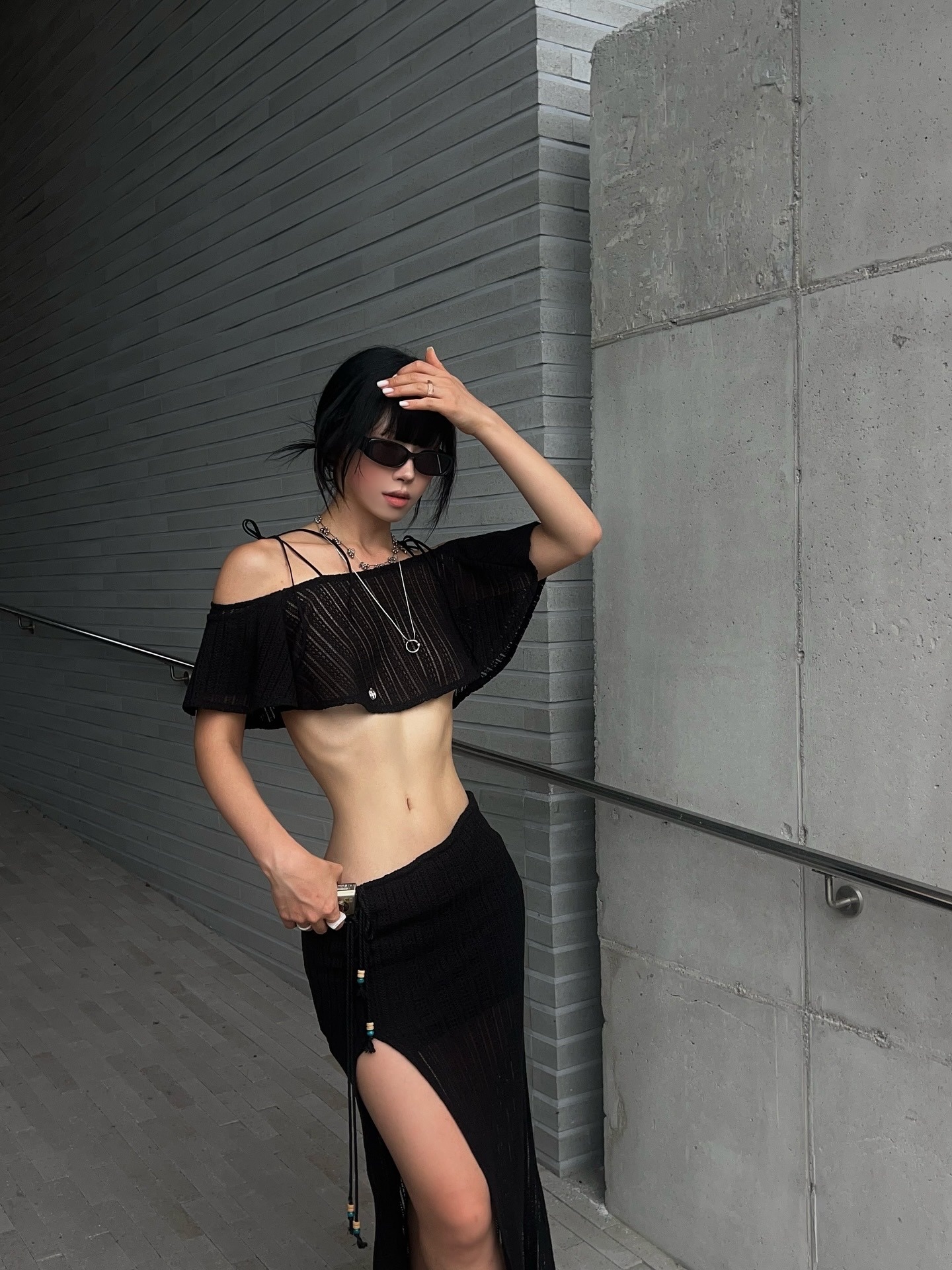 Don't Ask My Plan Sunset Cozy Off Shoulder Top - Black, Don't Ask My Plan Sunset Cozy Long Skirt - Black 착용 스타일 - 3