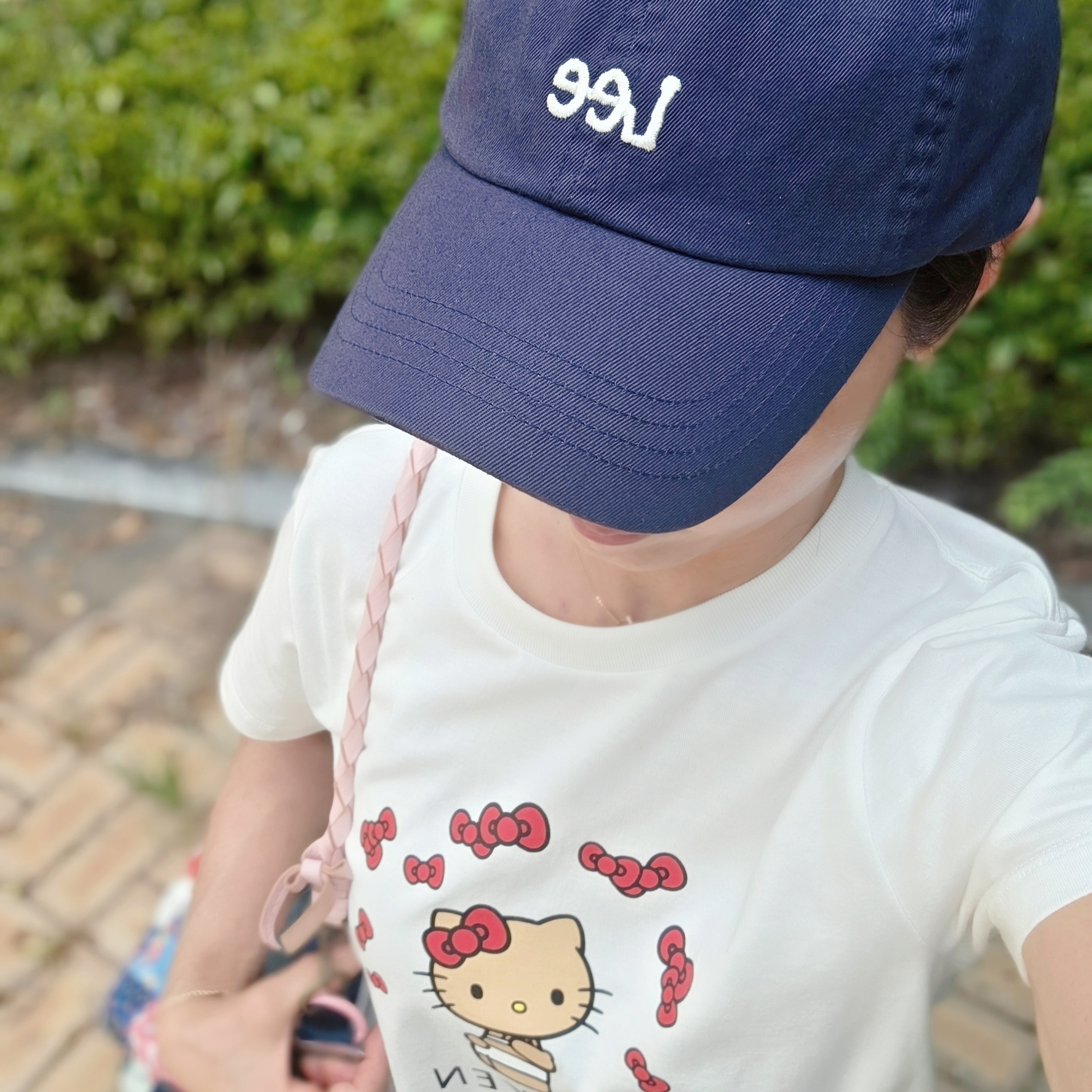 Farven x Tanning Hello Kitty Ribbon T-Shirt_White 착용 스타일