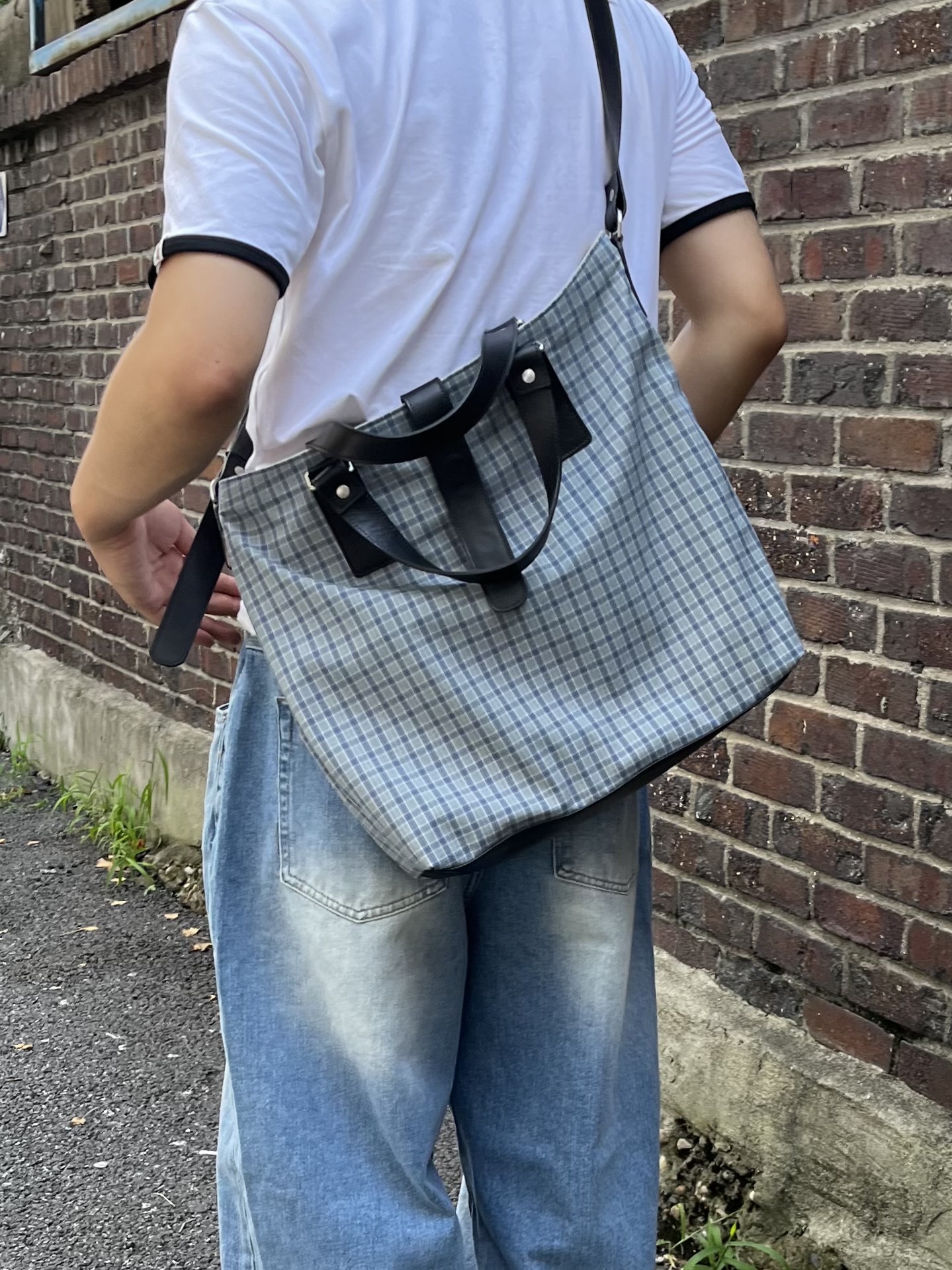 noun Wide Denim Pants Mid Blue, Pemont Square Black 착용 스타일 - 3