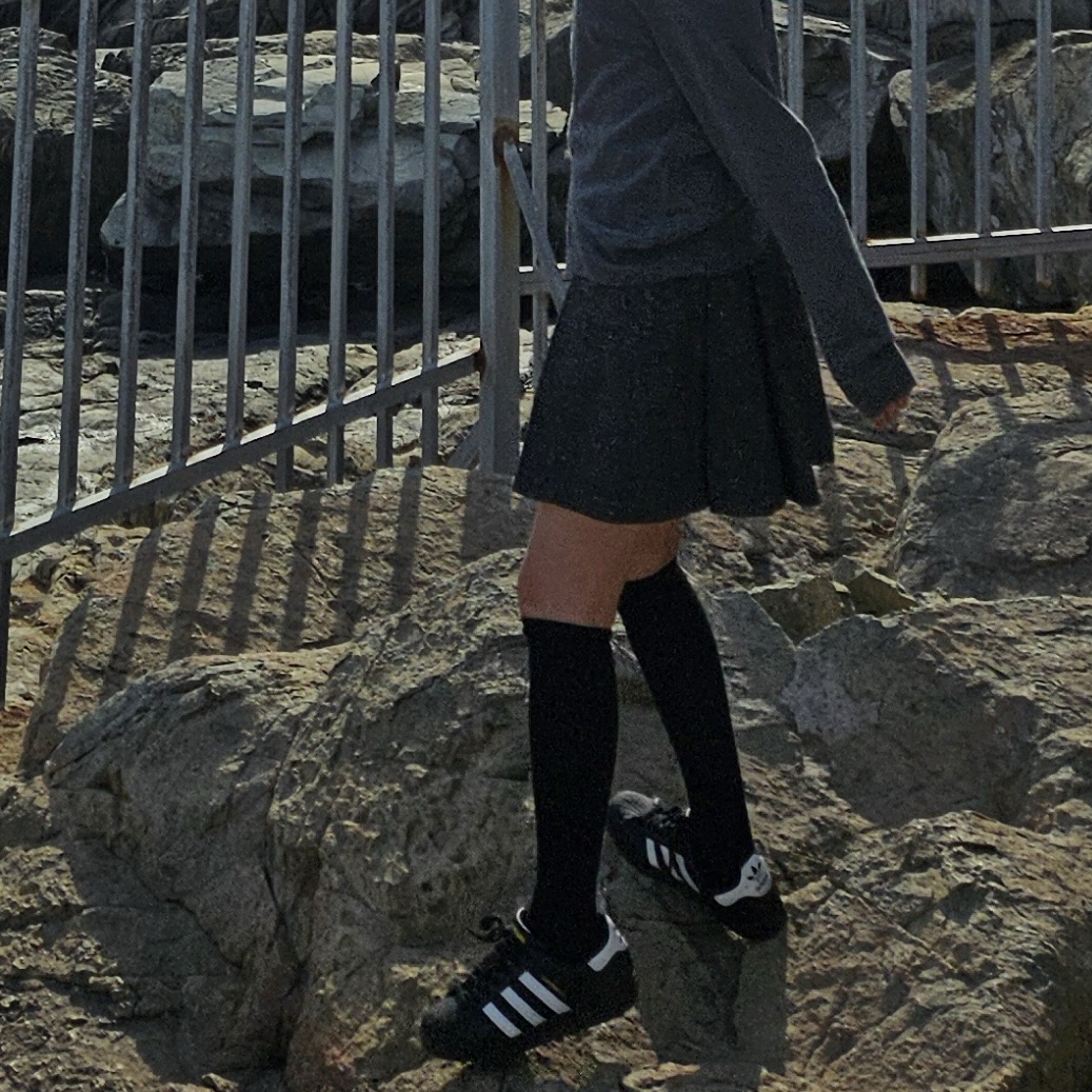 Adidas Superstar Core Black White, (W) Play Comme des Garcons Gold Heart Knit Cardigan Mid Grey 착용 스타일