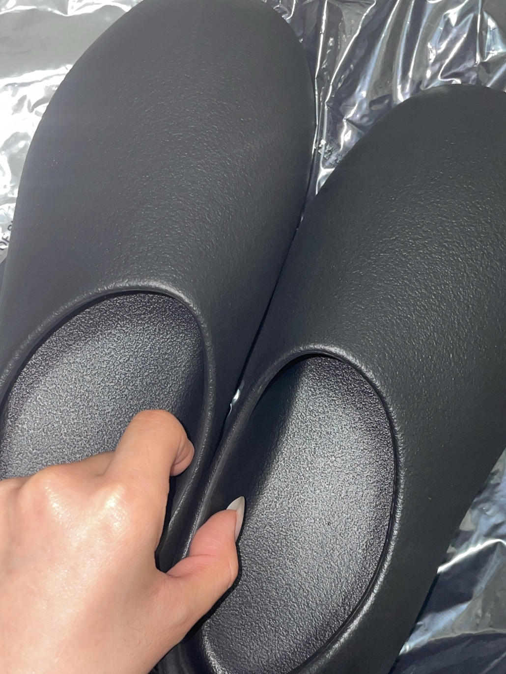 Yeezy SL-01 Black 착용 스타일