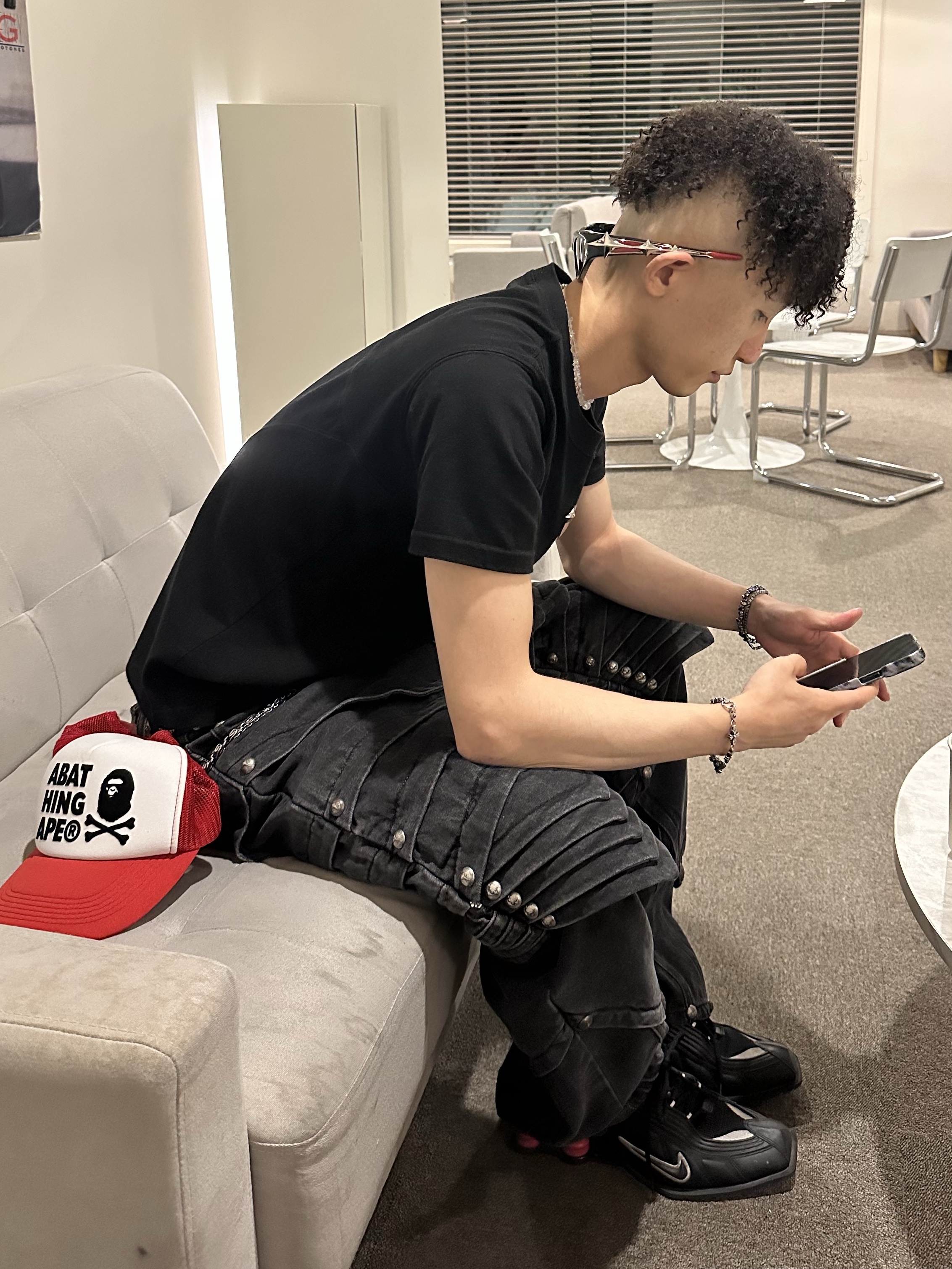Thug Club Back T-Shirt Slim Black, Gentle Monster Paso 01 Black 착용 스타일 - 2