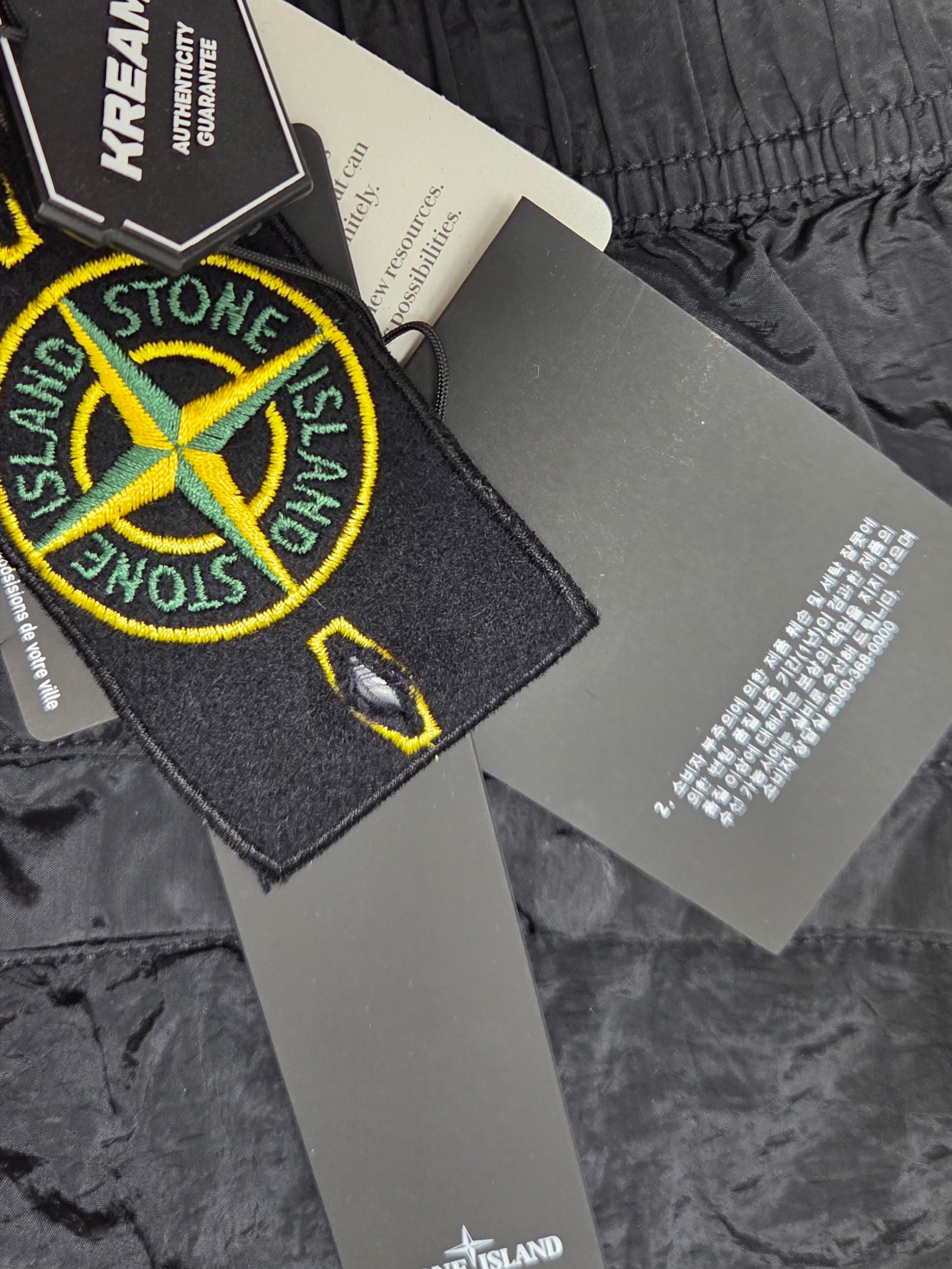 Stone Island L0319 Nylon Metal in Econyl Regenerated Nylon Bermuda Shorts Black - 23SS 착용 스타일