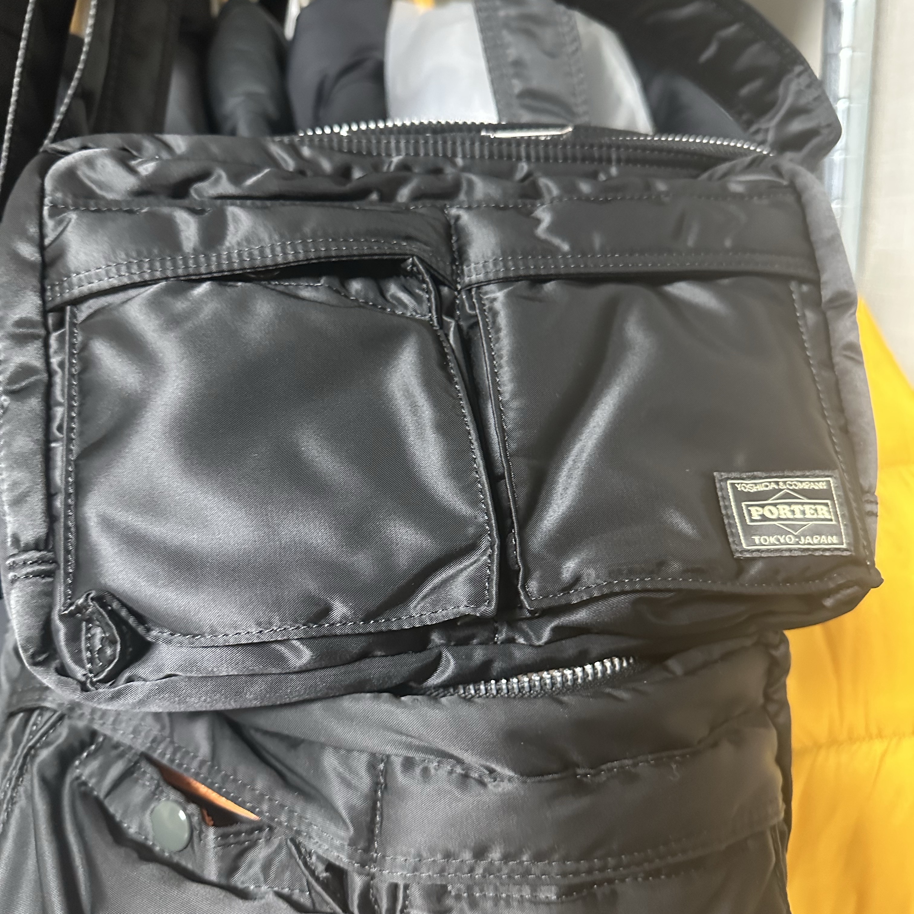Porter All New Tanker Sling Bag Zip Black, Porter Tanker Shoulder Bag L Black 착용 스타일
