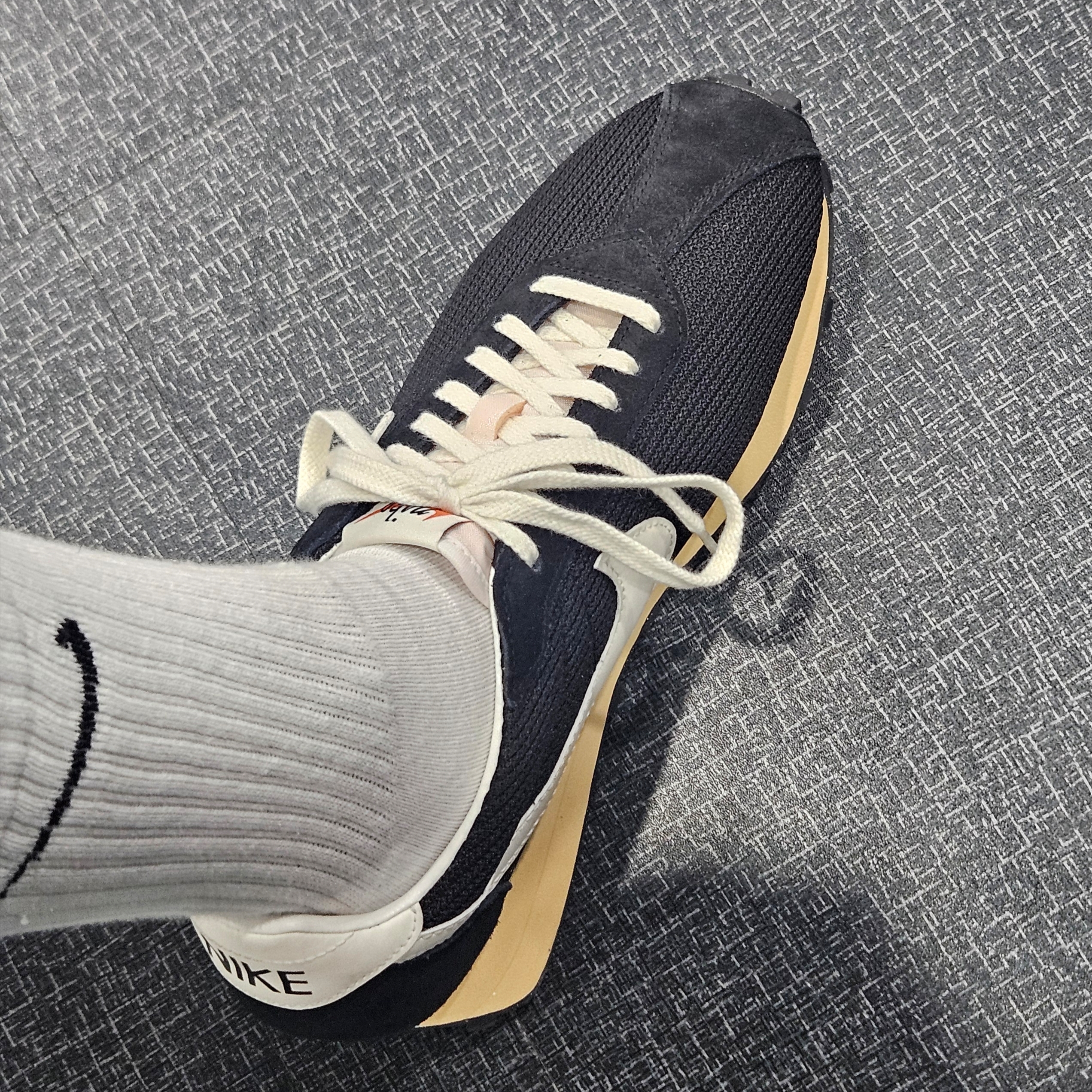 Nike LD-1000 SP Black and Sail 착용 스타일