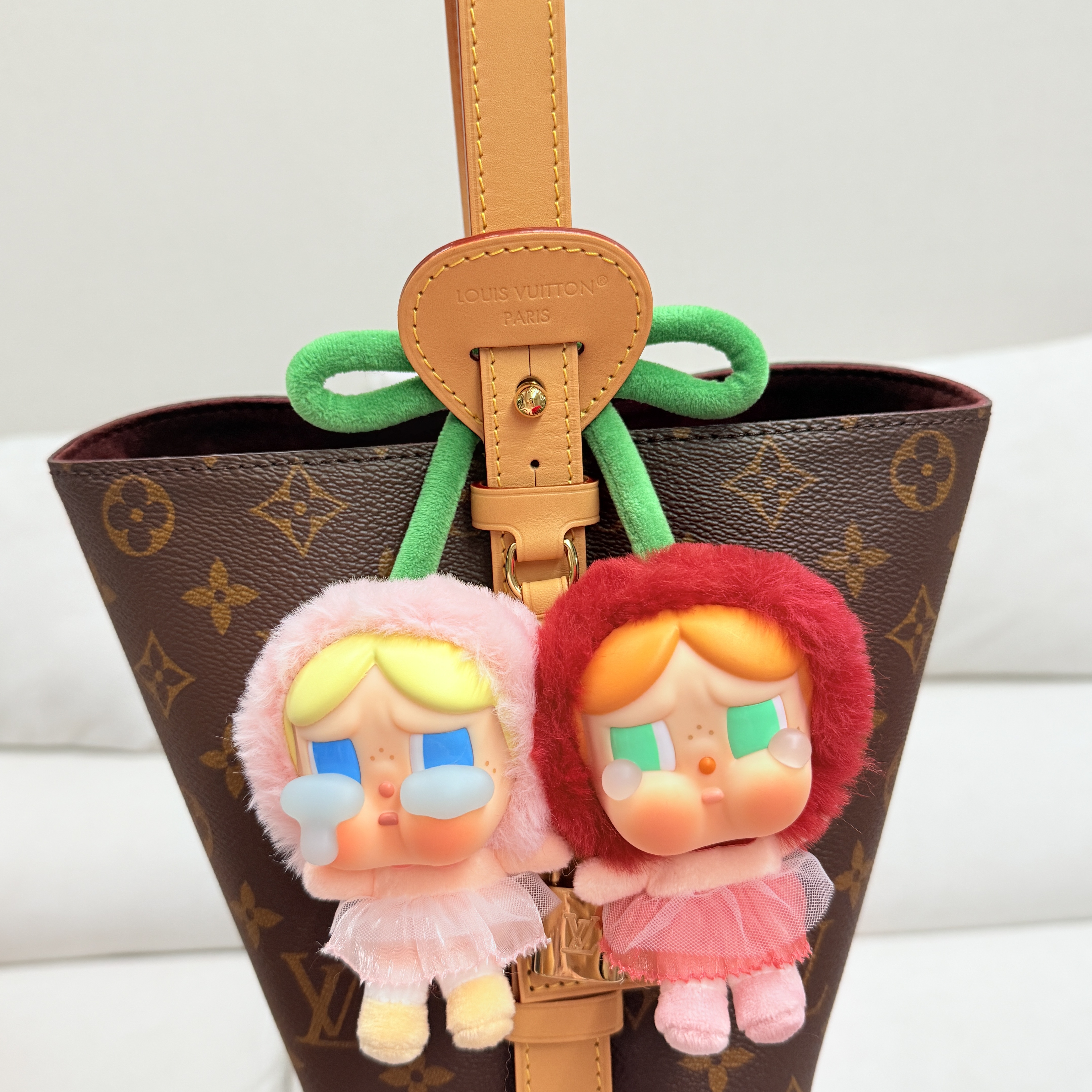 Pop Mart Crybaby Crying For Love Series Vinyl Plush 착용 스타일 - 3